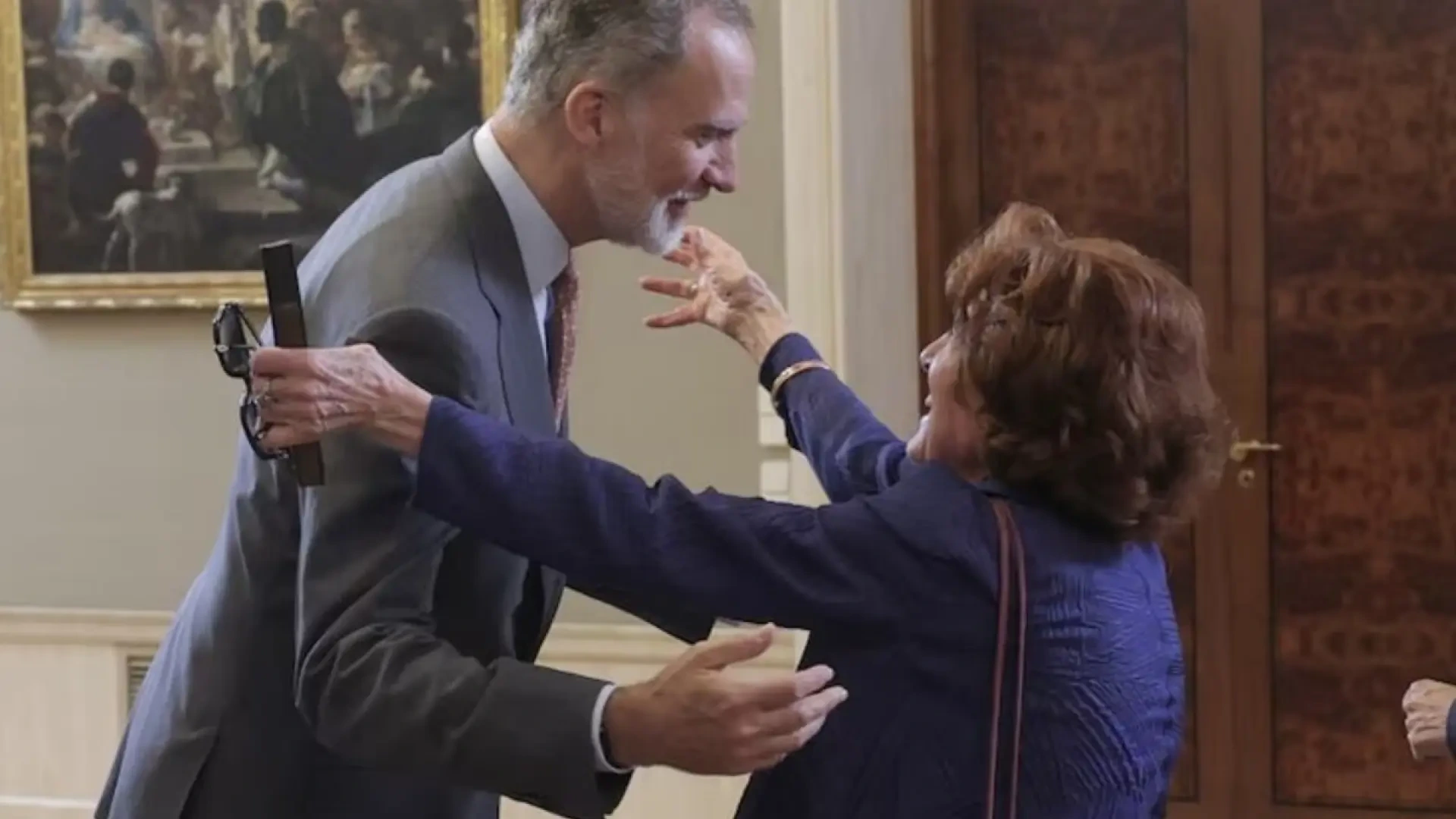 El abrazo más cariñoso del rey con una de las mujeres que más ha influido en su vida
