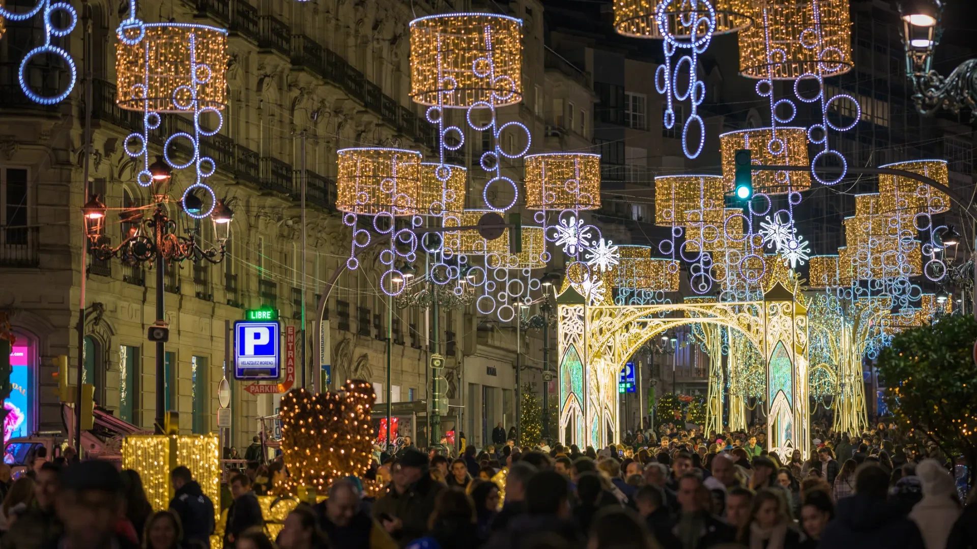 Nuevas calles iluminadas, más adornos, un árbol todavía más alto y cambio de ubicación: las novedades de la Navidad de Vigo en 2026
