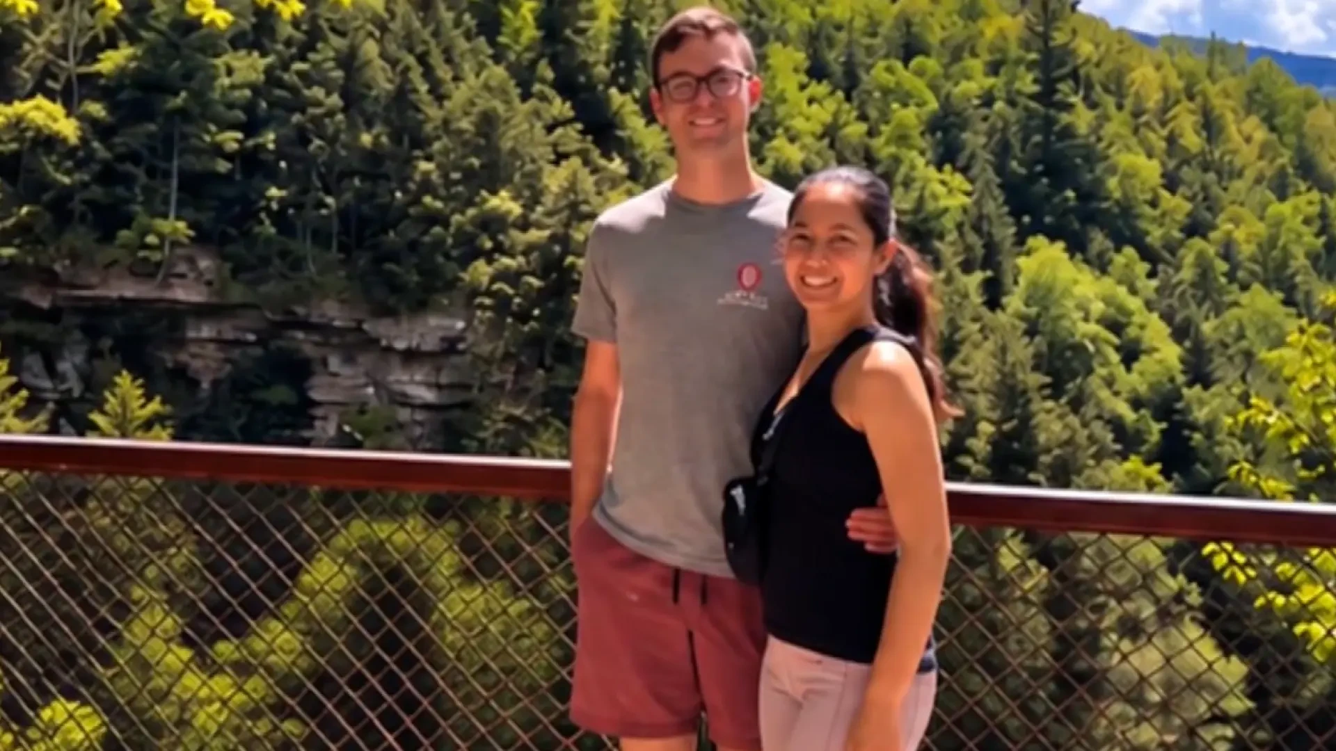 Salva la vida de su futuro esposo tras ser ambos alcanzados por un rayo