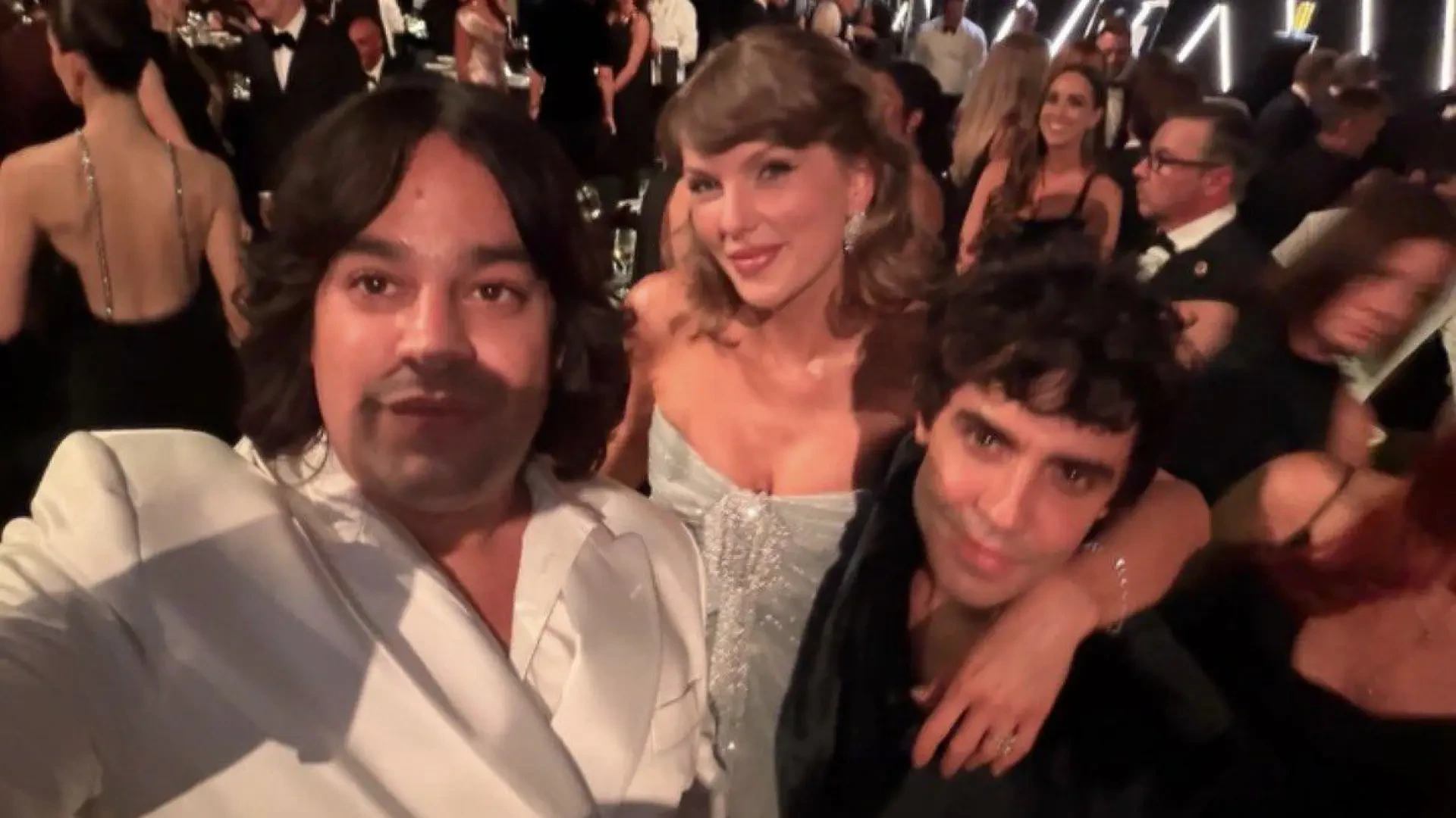 'La bola negra' contra Taylor Swift: la lucha por el Oscar de mejor canción no frena la emoción de los Javis
