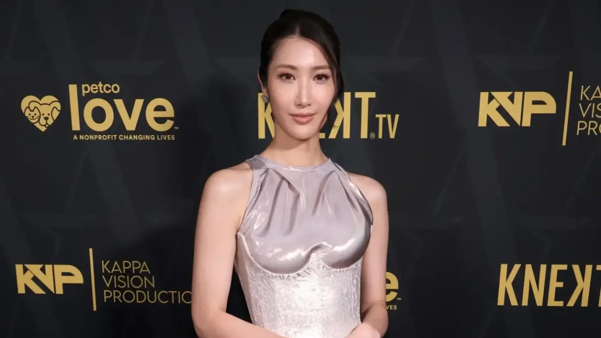 EJAE, estrella de 'K-pop Demon Hunters', se casa con su novio, el músico Sam Kim