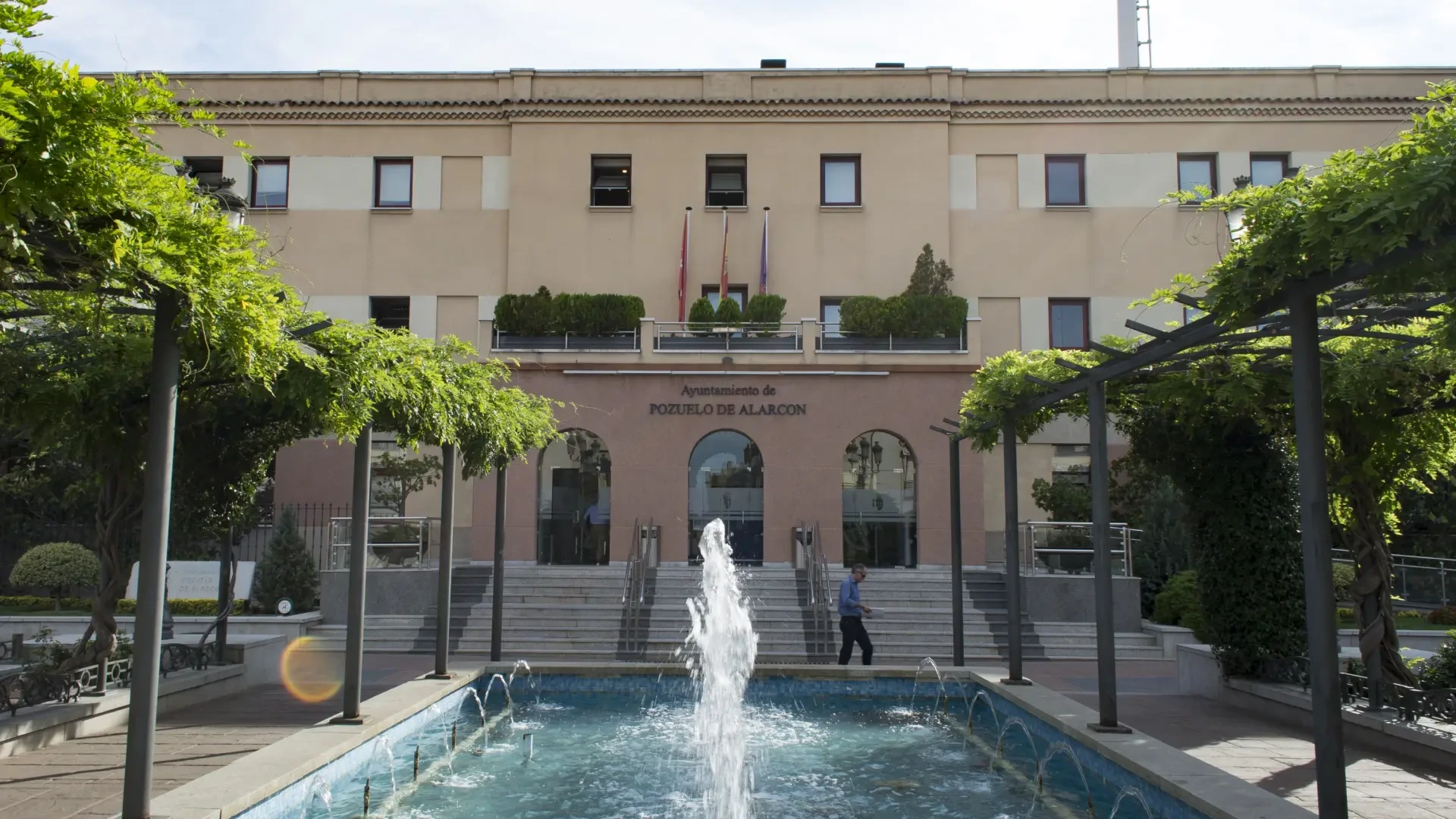 Pozuelo (Madrid) y Matadepera (Barcelona) encabezan el podio de municipios con mayor renta de España y triplican al de menor