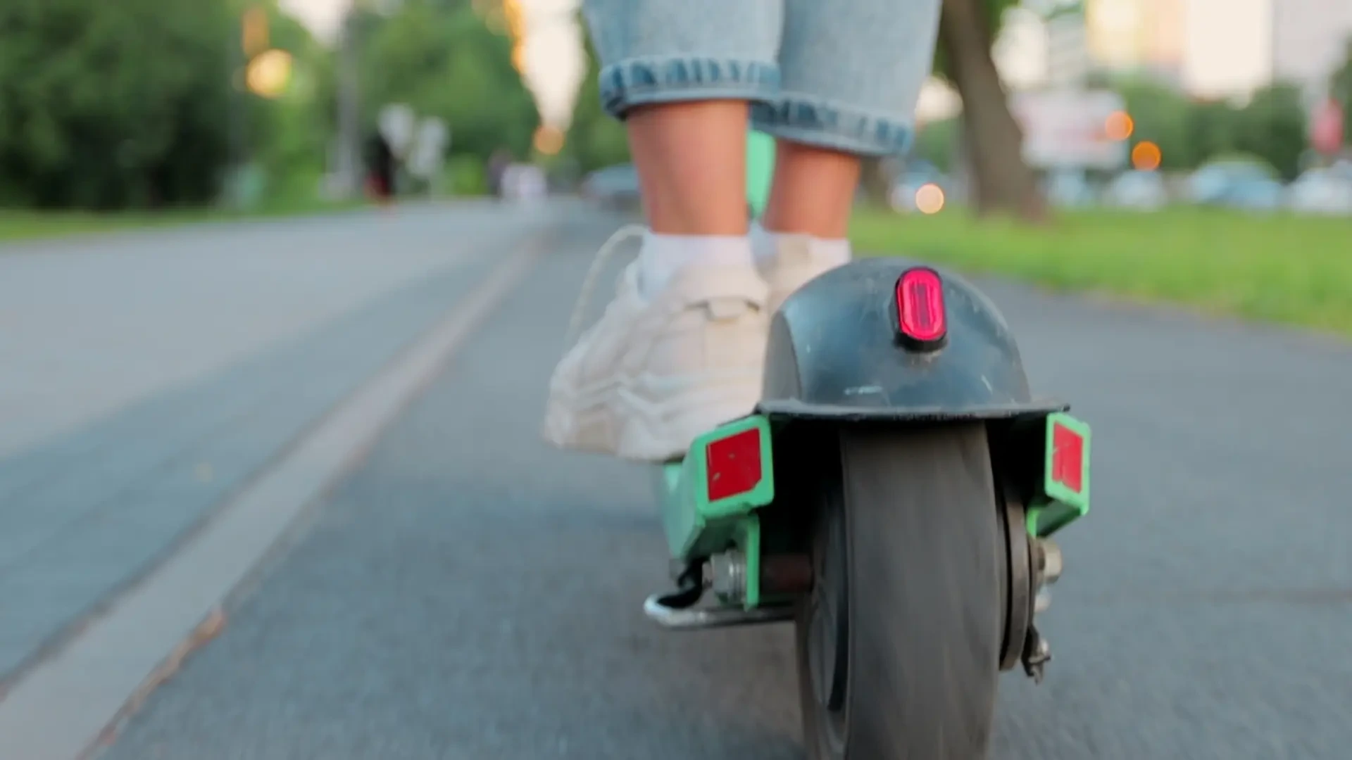 Muere una menor de 17 años en un accidente con un patinete eléctrico en Málaga capital