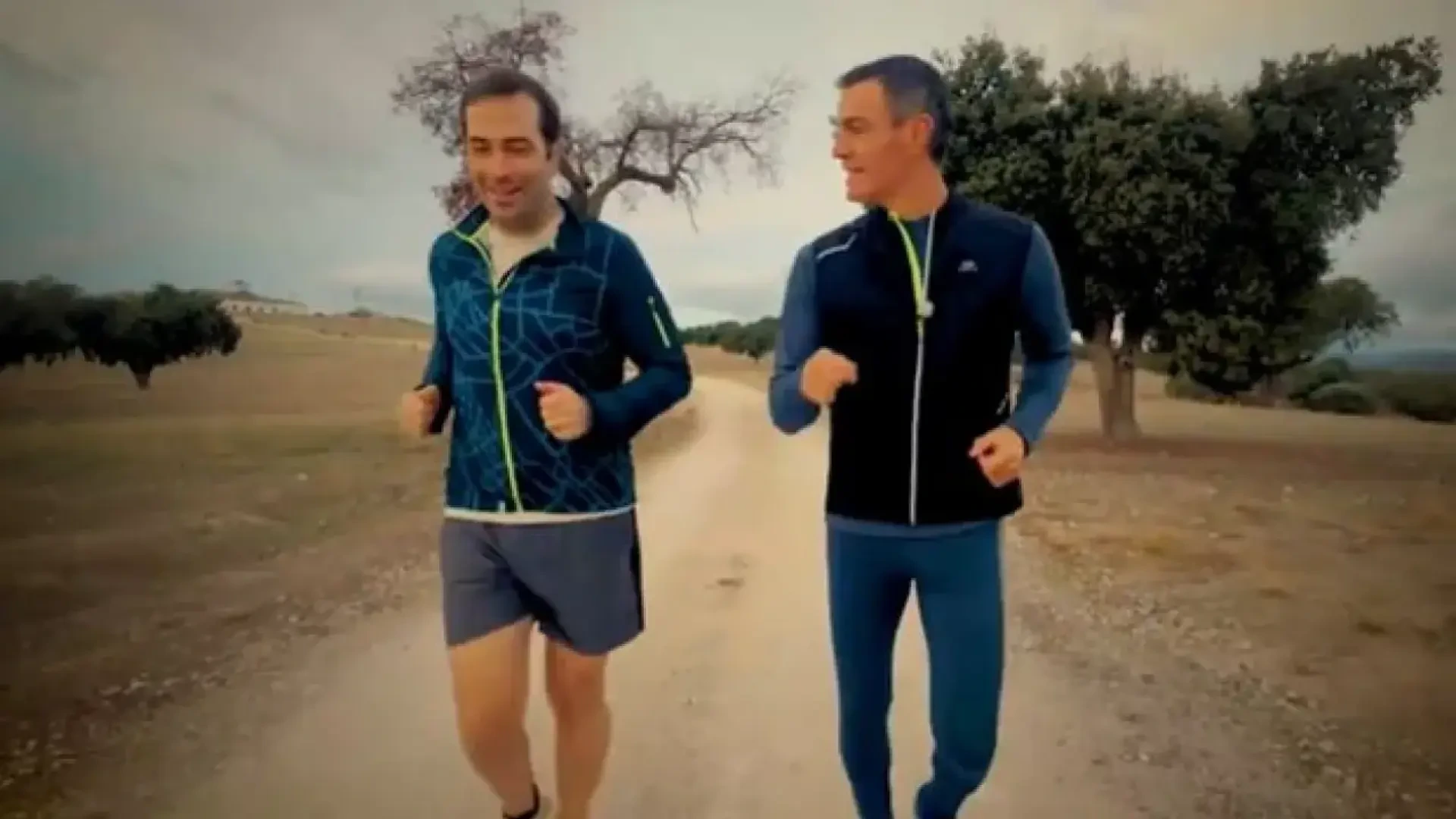 Sánchez corre junto a Cuerpo en un vídeo cargado de mensajes sobre su mandato: "Llevamos ocho, ¿hacemos cuatro más?"