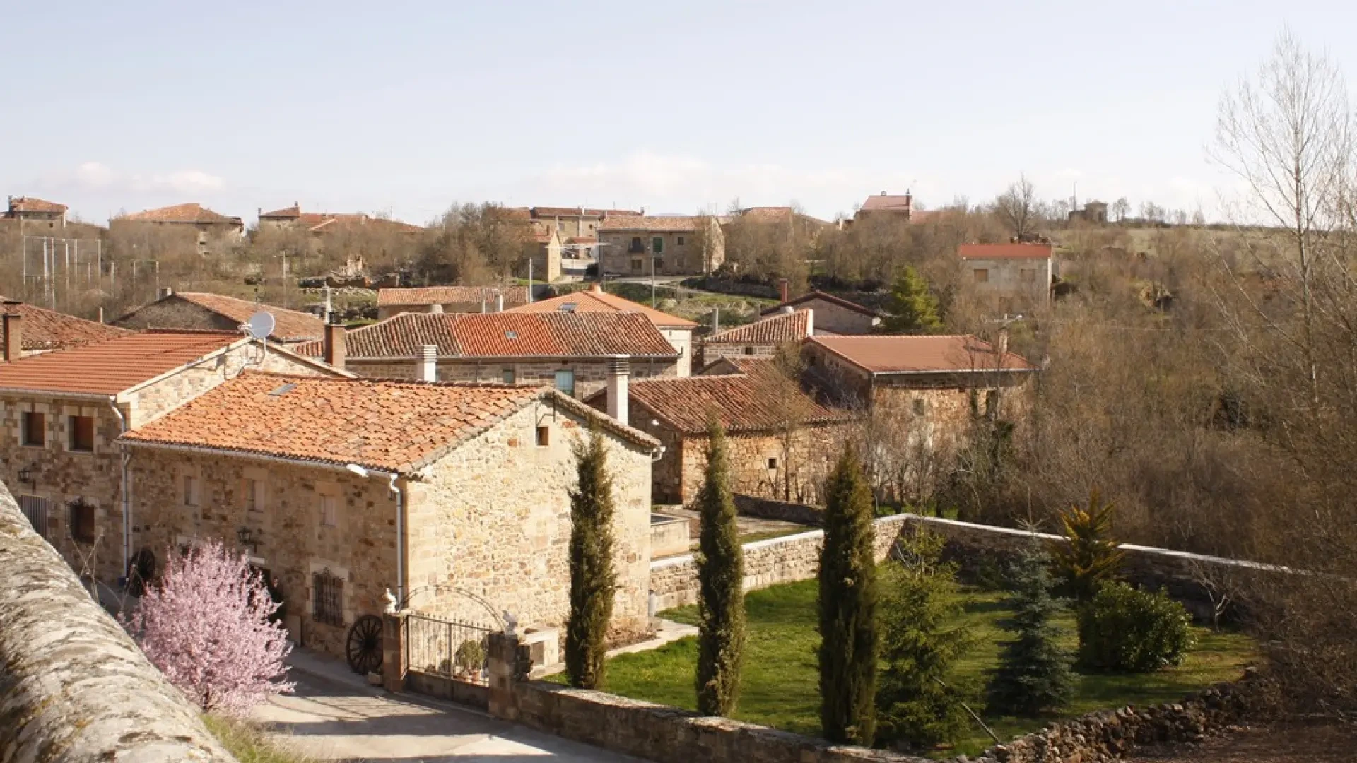 El pueblo de 10 habitantes que tiene una de las iglesias más bonitas de Burgos