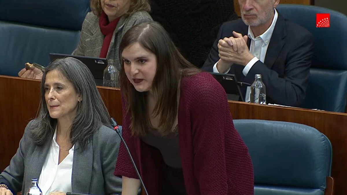 Nuevas amenazas de Más Madrid a Ayuso: igual prefiere la "vía francesa" y que entren en su despacho y le "prendan fuego"