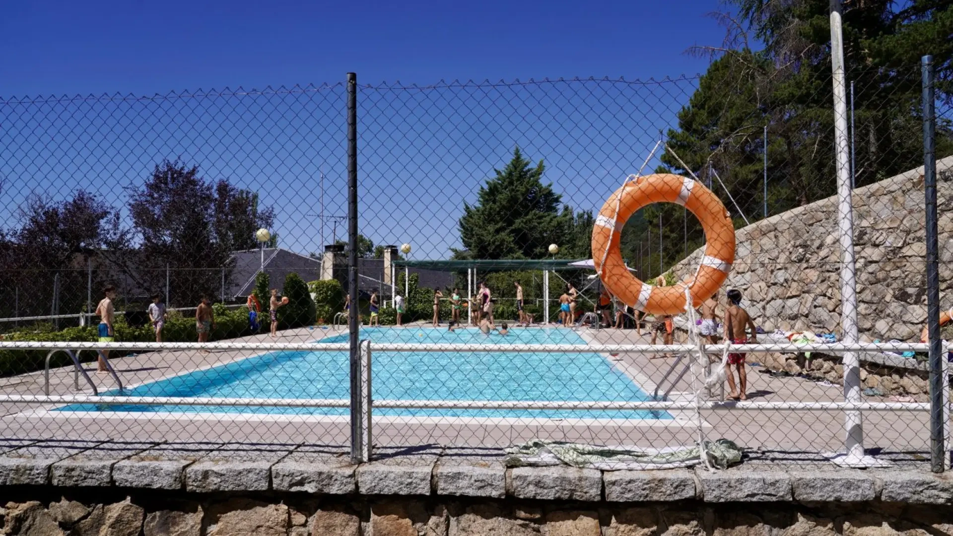 Muere ahogado un niño de 20 meses y reanimado otro de tres años al caer a una piscina en Valencia