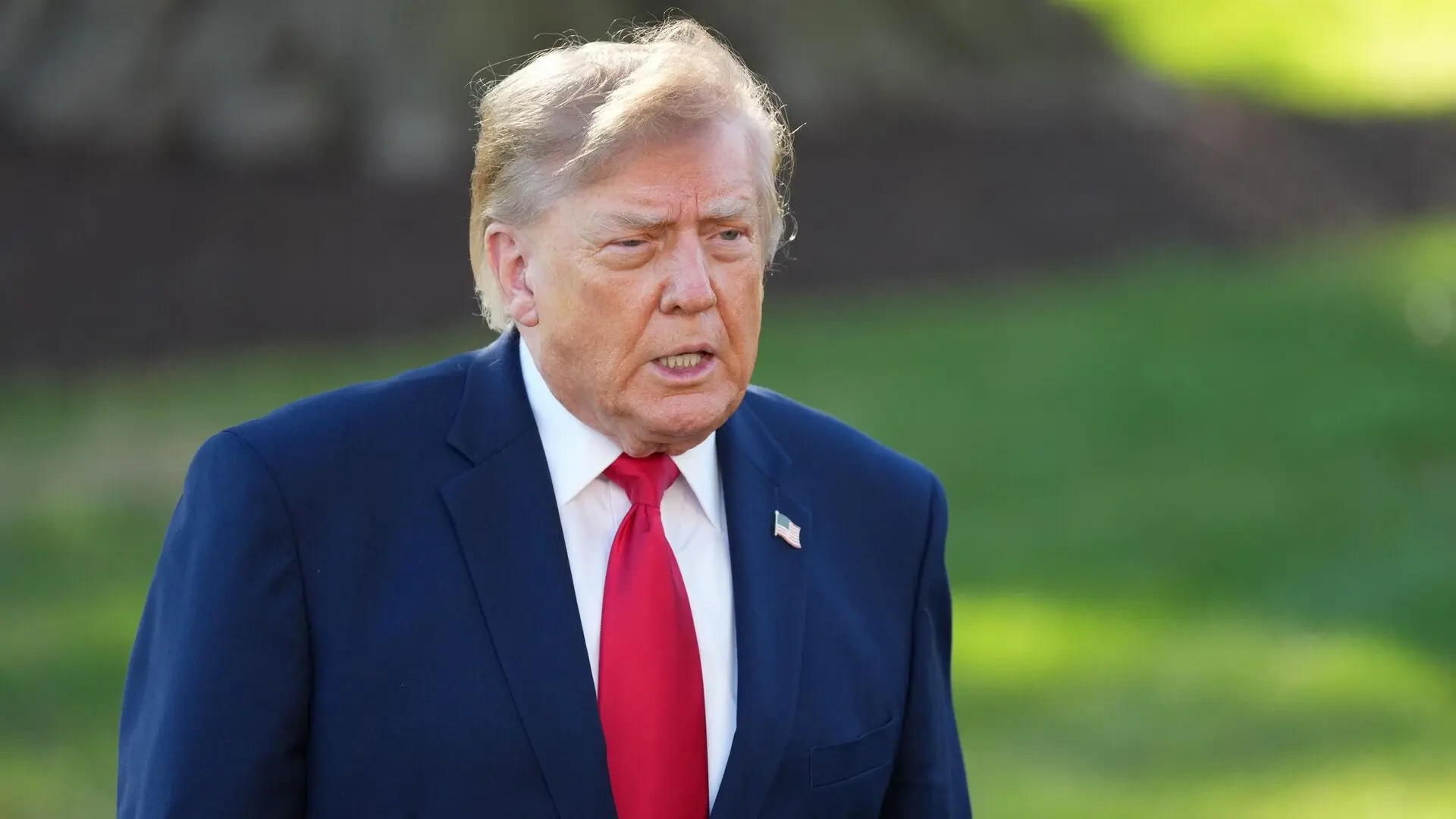 Ordenan a Trump declarar antes del 11 de diciembre en su demanda por difamación contra la BBC