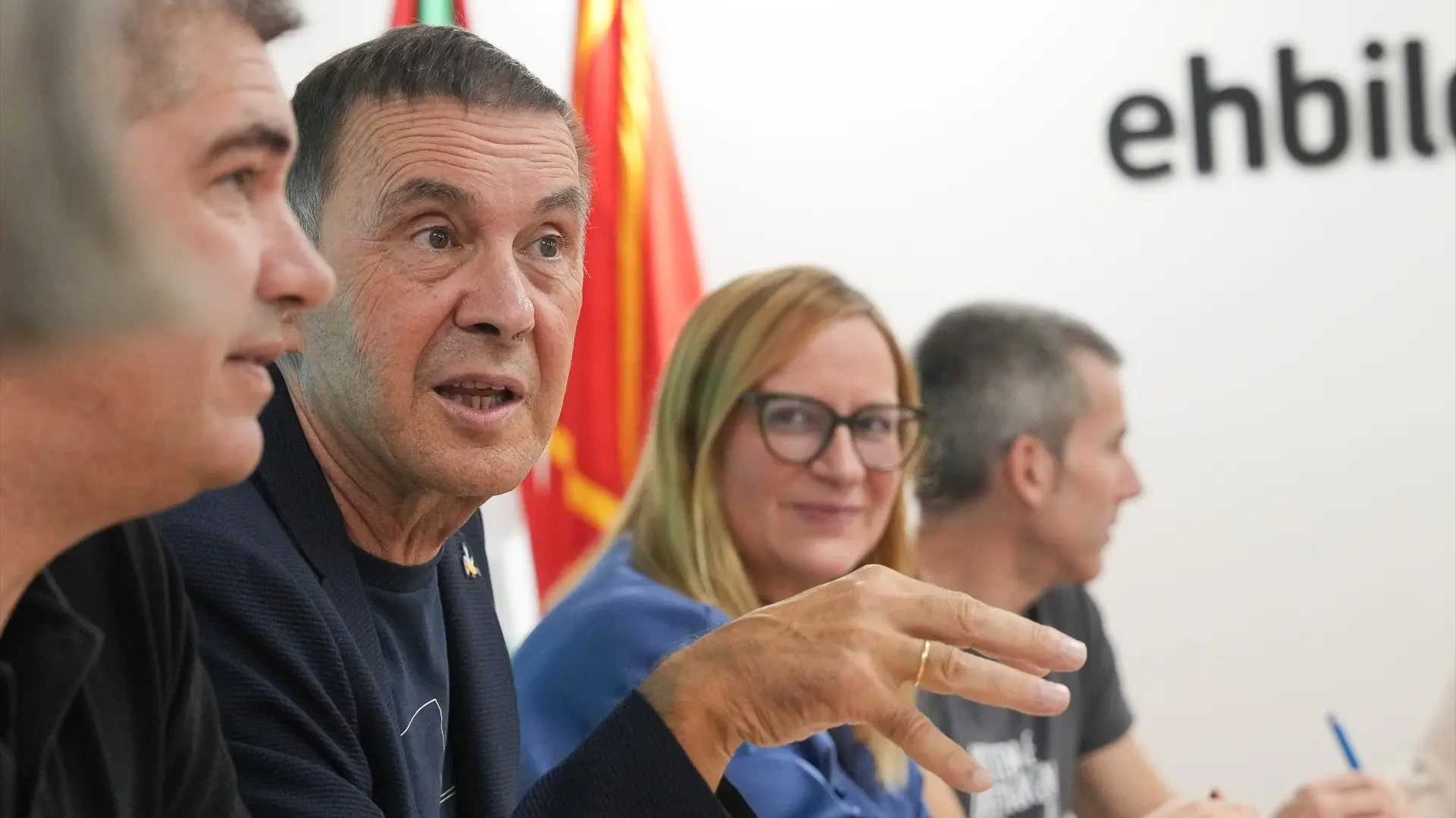 Otegi no contempla "una vuelta a la violencia armada" y dice que no son "nostálgicos" del pasado