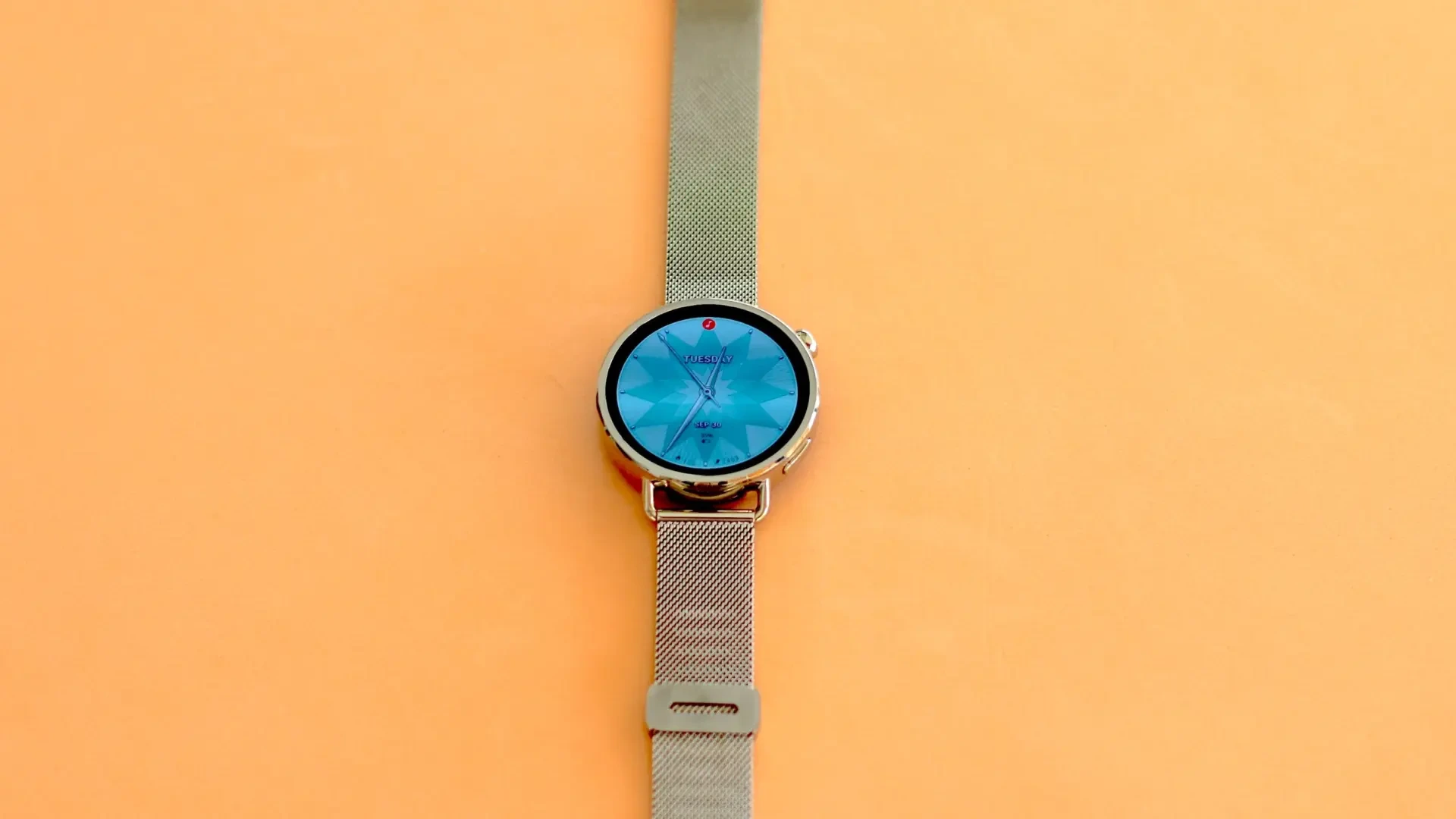Llamadas, pasos y más: Xiaomi vende un reloj inteligente y deportivo que cuesta la tercera parte que el Apple Watch