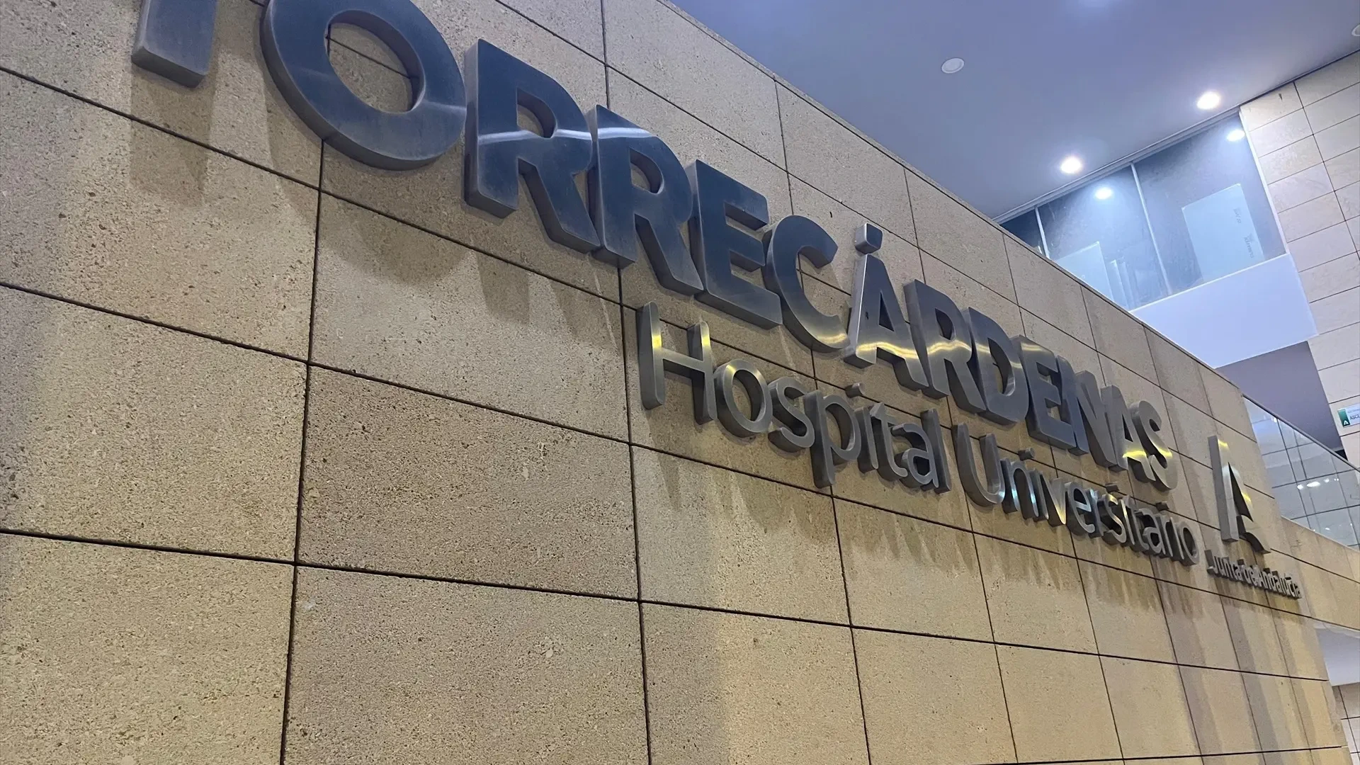 Recibe el alta el niño herido por quemaduras tras volcarse una olla en un colegio de Almería