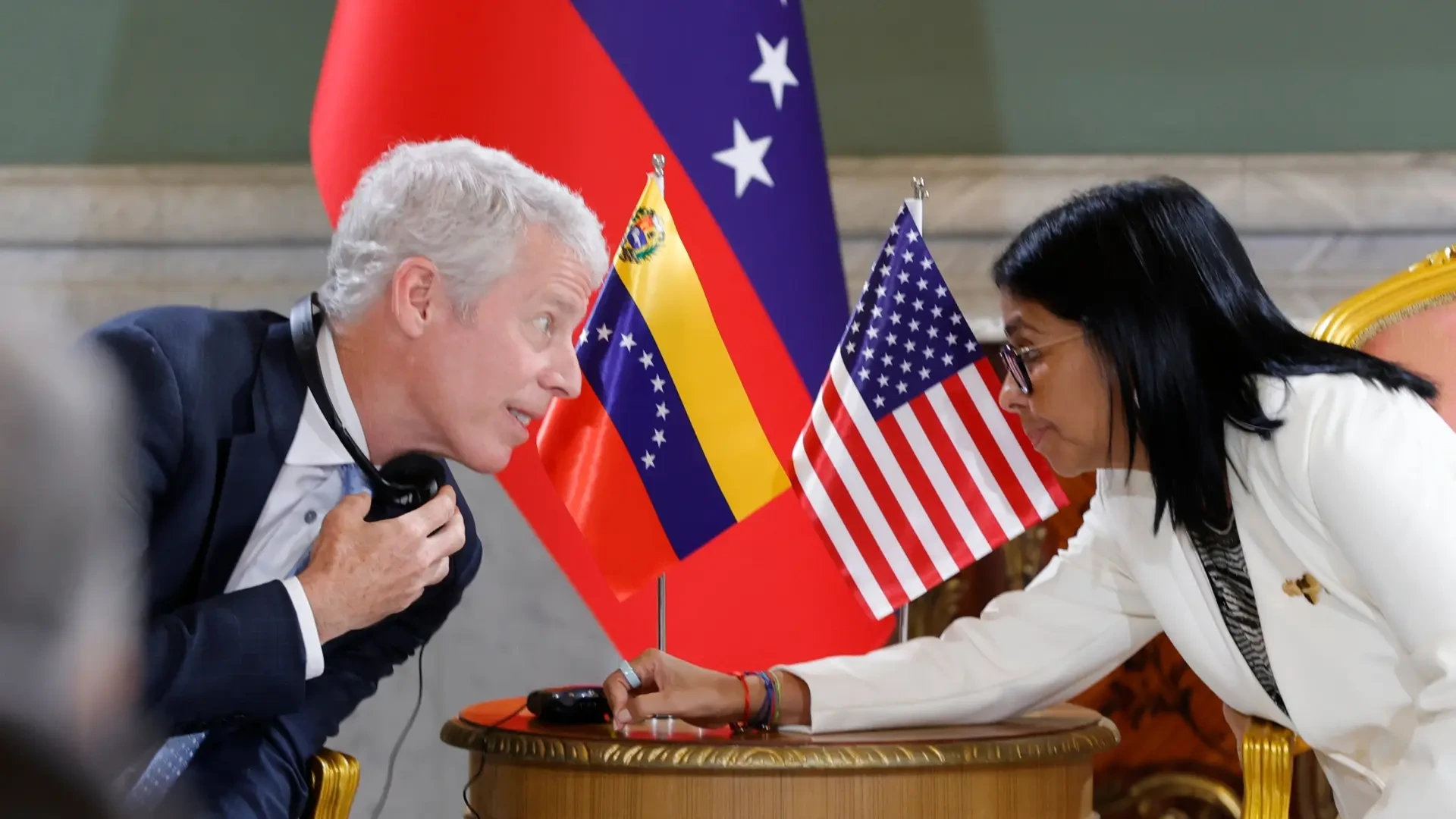 Cláusulas ocultas del pacto petrolero entre Venezuela y EEUU: no garantiza ingresos millonarios para Caracas