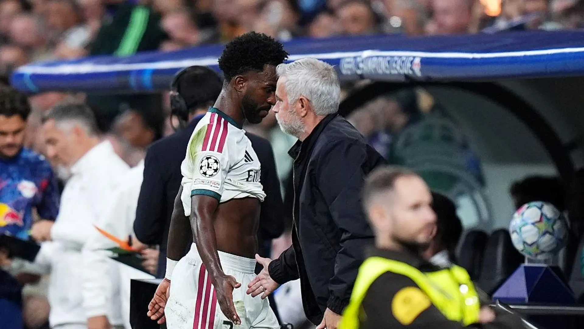 Jose Mourinho, sobre la situación de Vinícius: "Que te piten fuera es una inyección de motivación, pero en casa te hace daño"