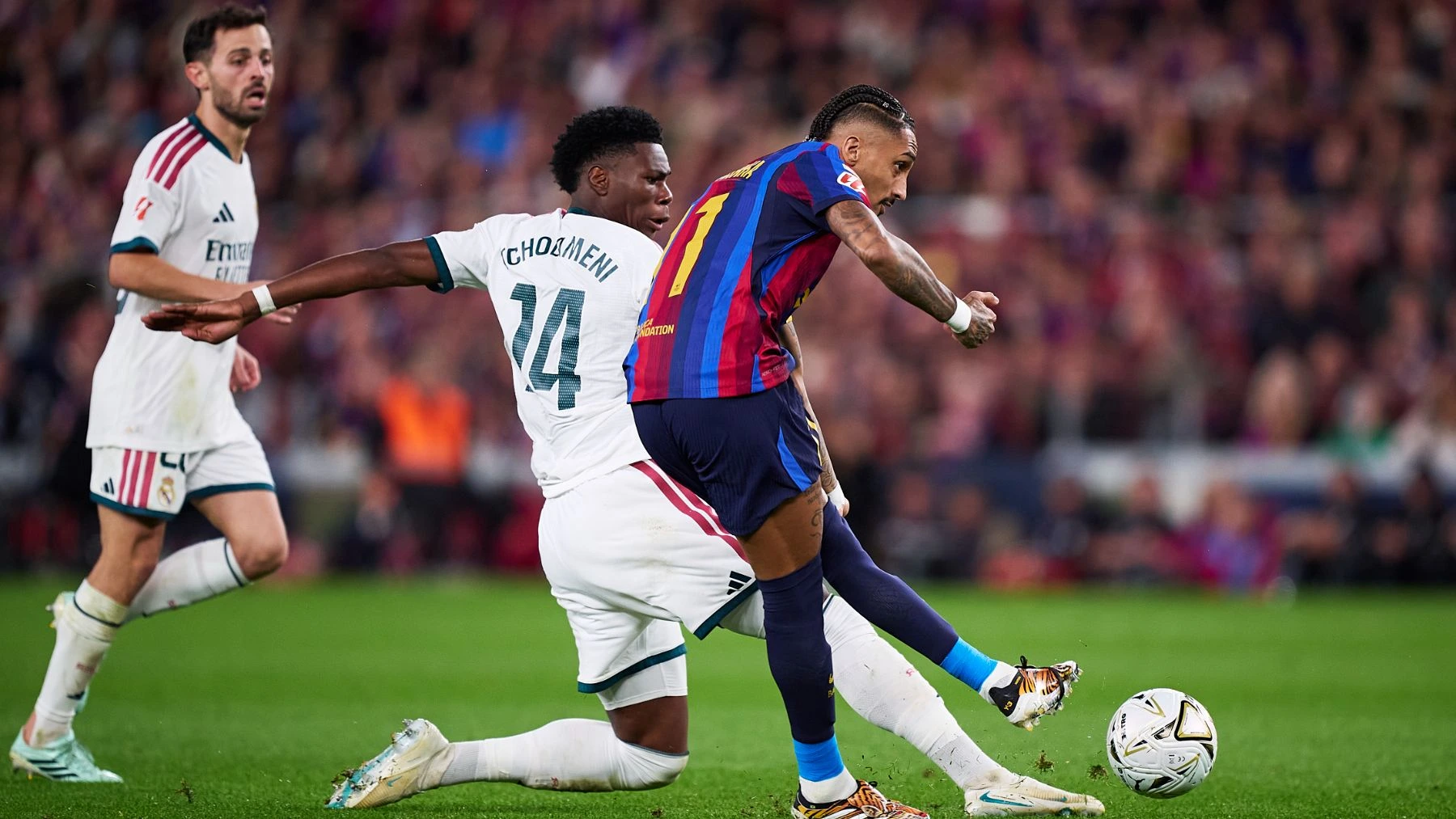 El Real Madrid apaga la pólvora del Barcelona