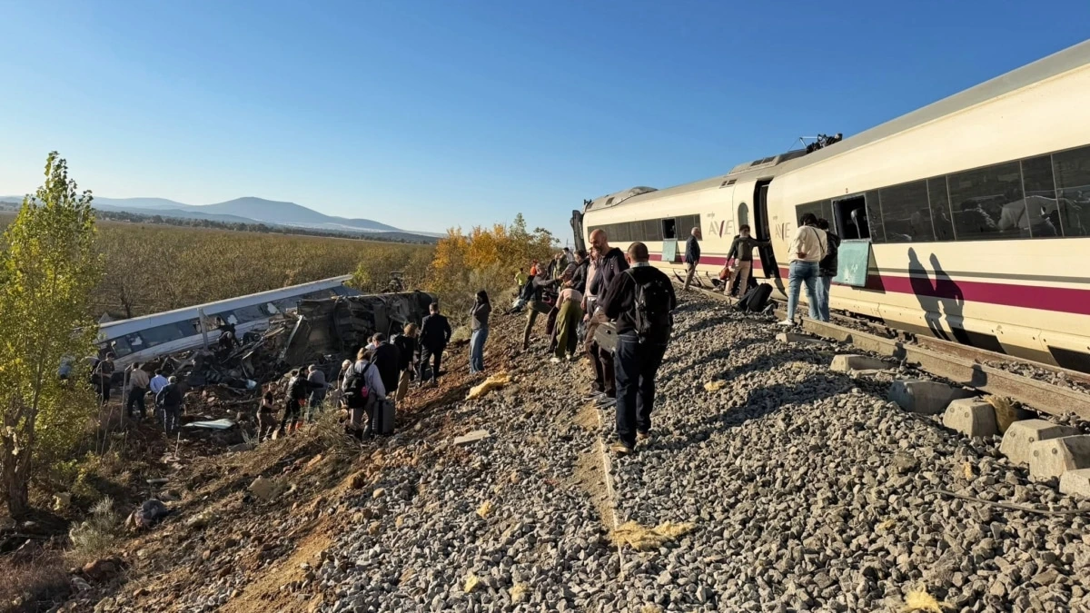 Decenas de fallecidos tras la colisión entre un AVE de Renfe y un Iryo en la alta velocidad entre Madrid y Andalucía