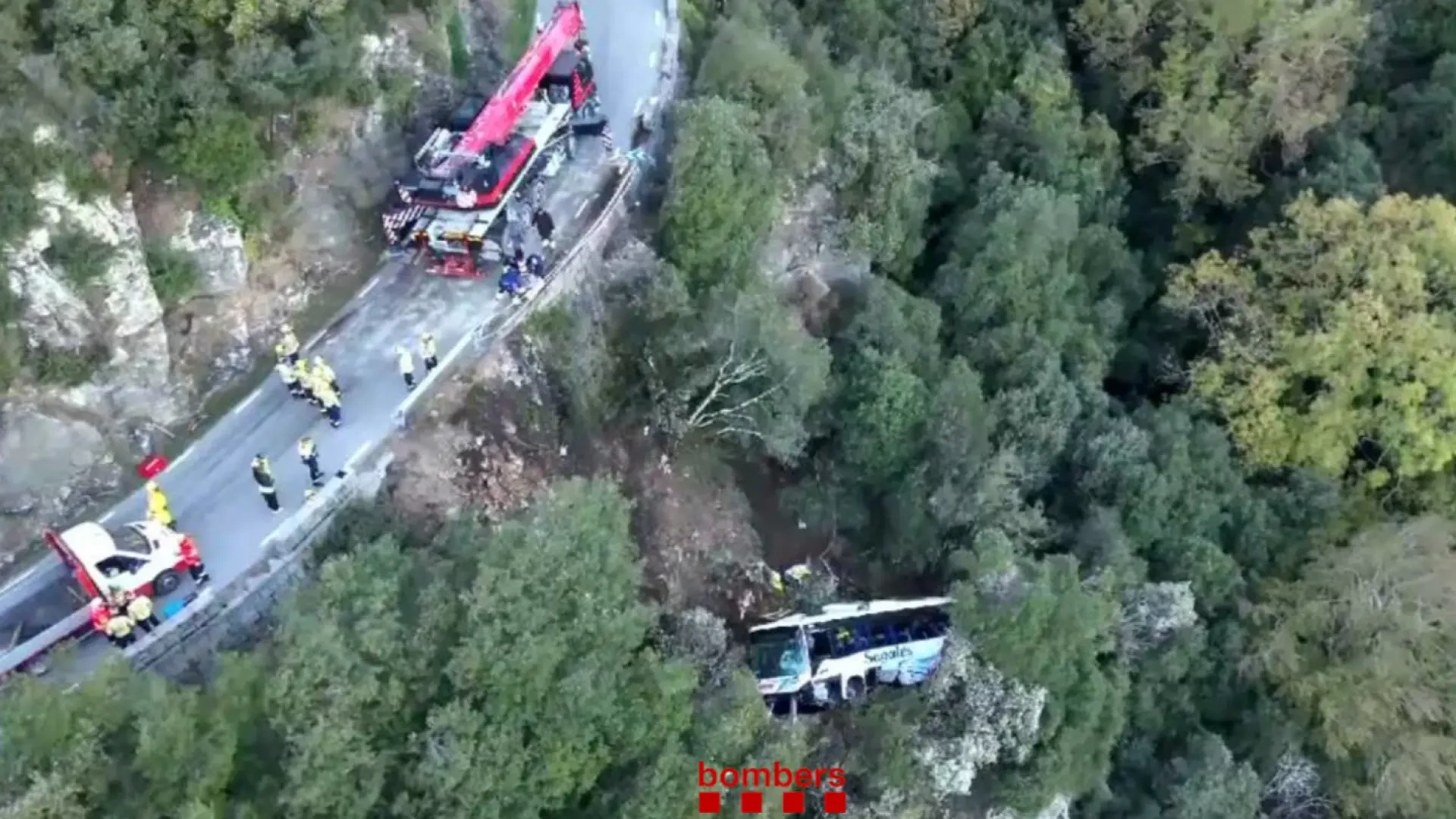 Todo sobre el accidente de bus en Barcelona: hasta 87 heridos, 65 plazas y una sobrecarga de pasajeros