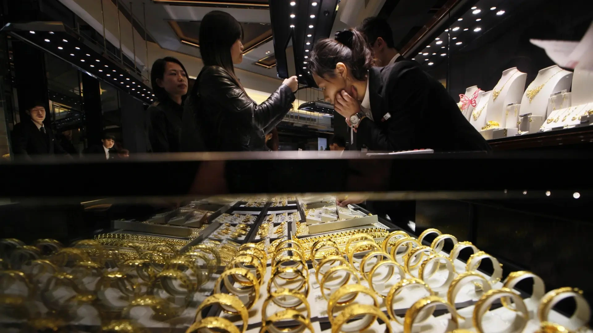 China tiene demasiado ahorro y el oro se está convirtiendo en uno de sus grandes destinos