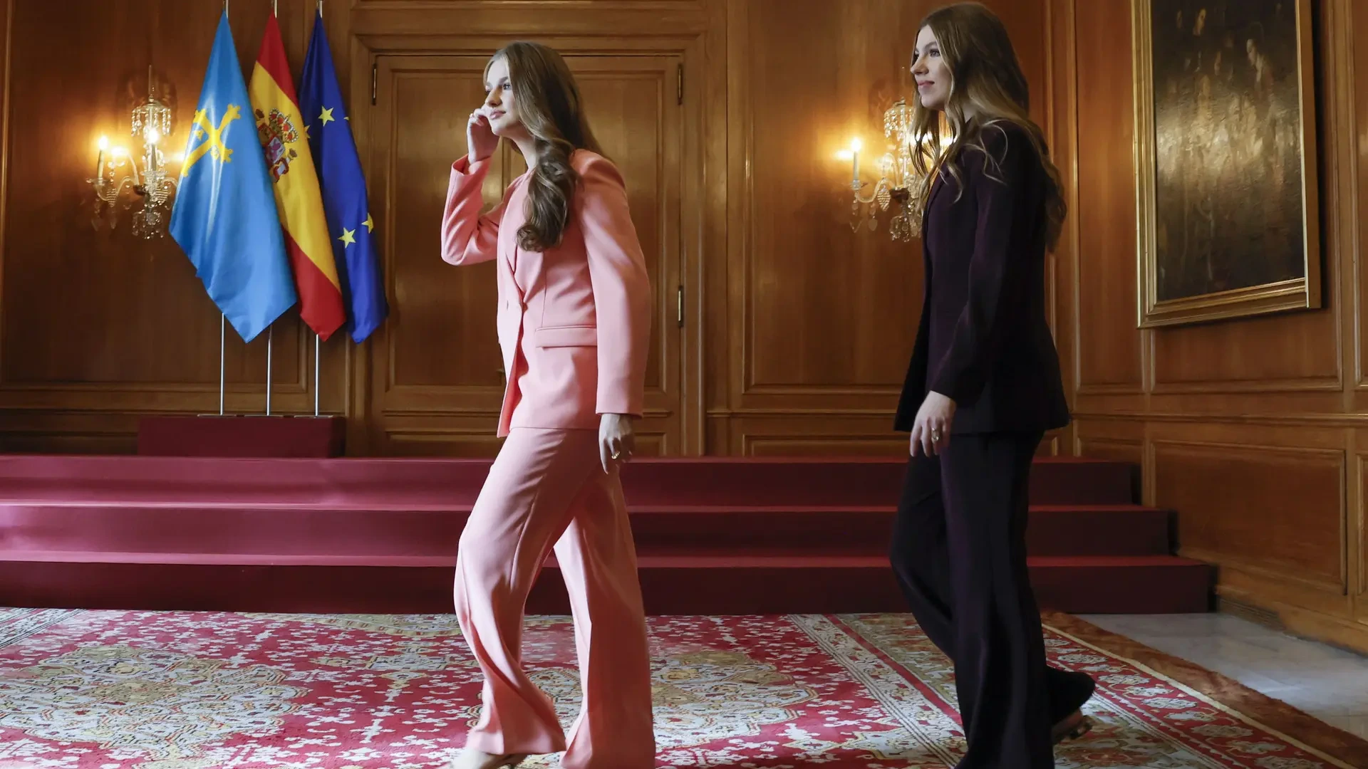 Leonor y Sofía recuperan su uniforme favorito de la infancia: el 'matchy-matchy' de trajes con matices