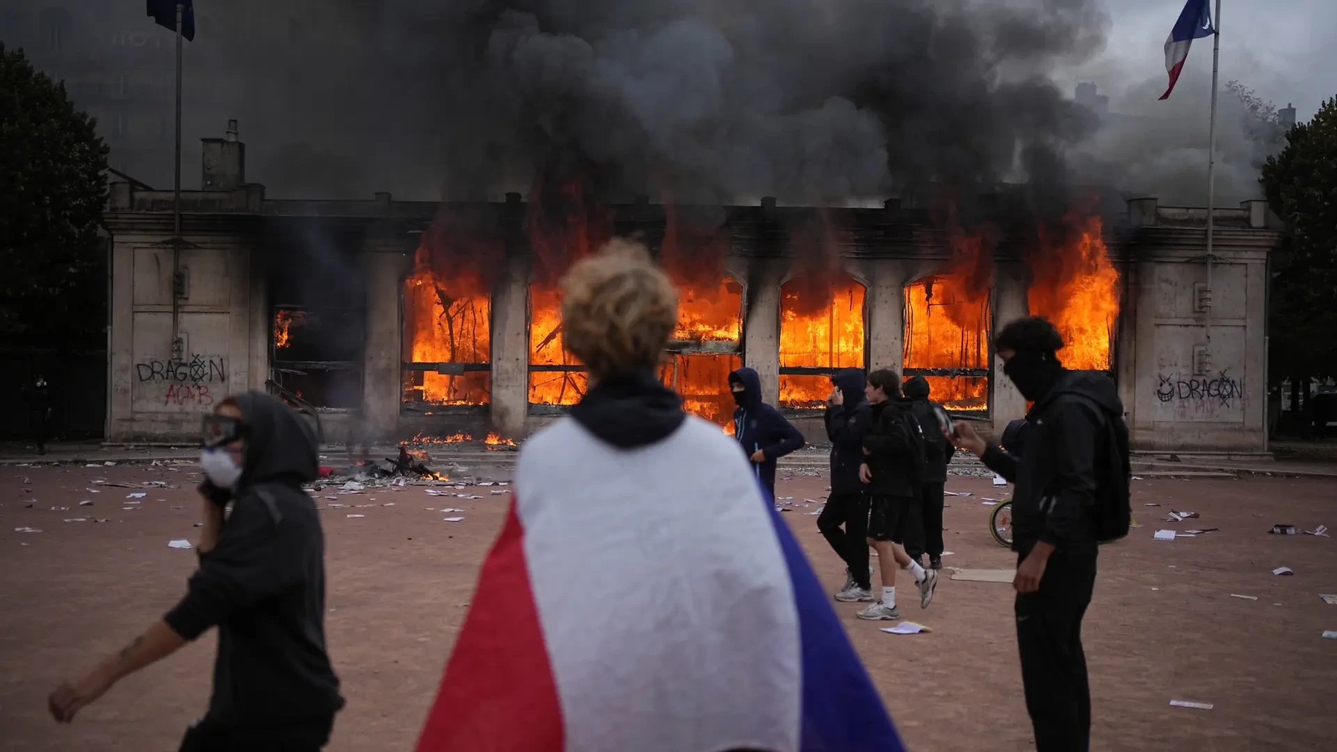 Las protestas recorren Europa: toques de queda en Francia, Italia despliega al Ejército y Portugal desaloja las acampadas