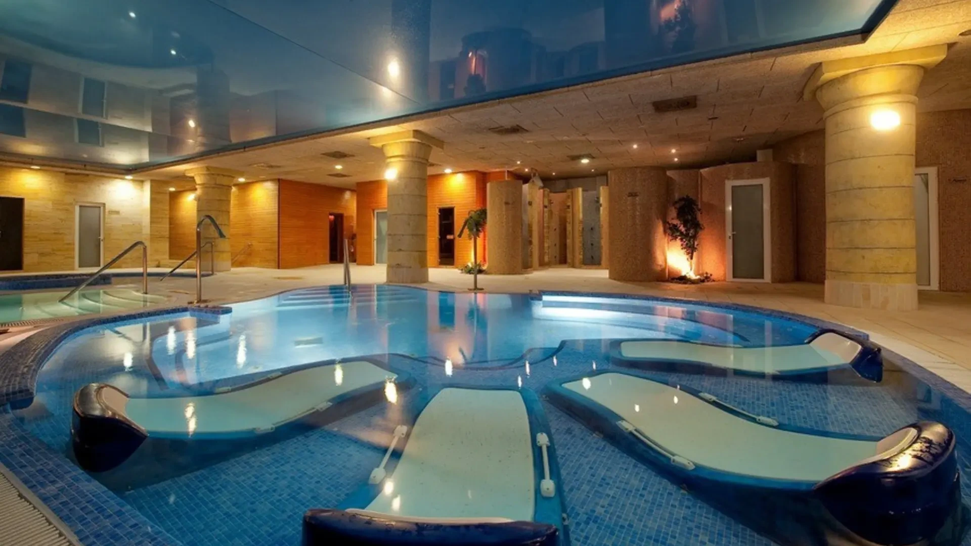 Así es el viajero 'wellness' que elige la Costa del Sol: mujeres de más de 60 años, para larga estancia y que buscan desconexión y relax