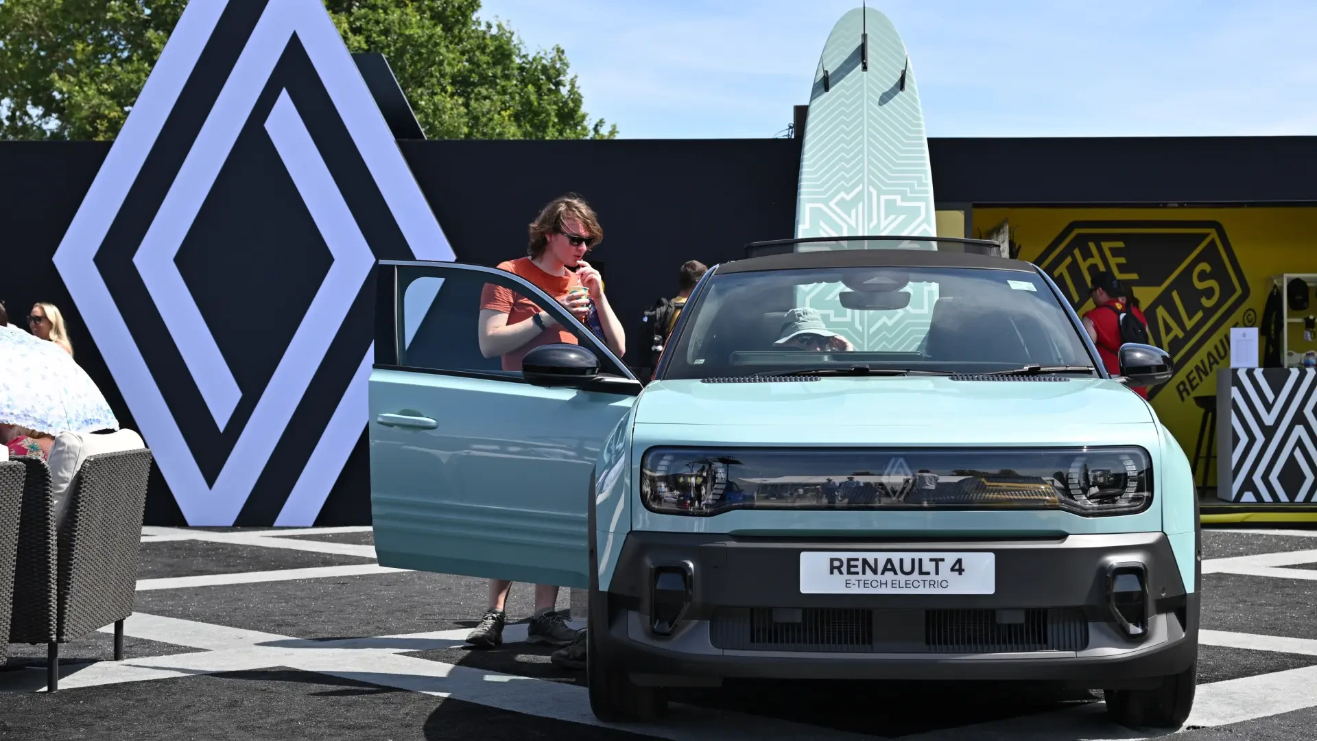 Los ingresos de Renault siguen creciendo con la electrificación pese a la caída de las ventas