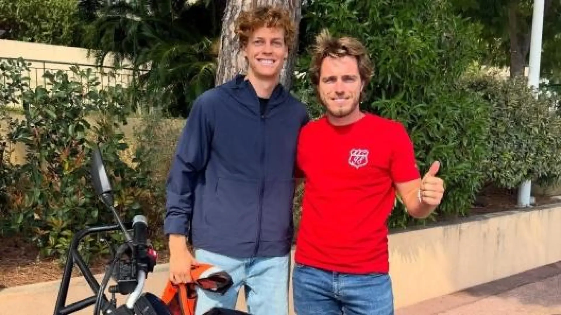 Jannik Sinner, número 1 en el ranking ATP, consigue en el "quinto set" el carnet de moto