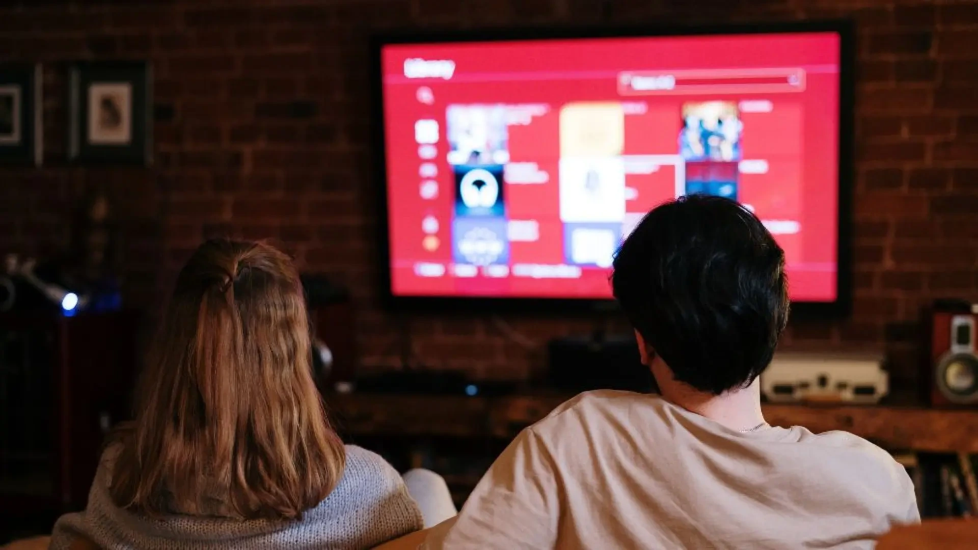 La última moda viral es usar IA para hacer más 'tonta' una smart TV: así se consigue y estas son las ventajas