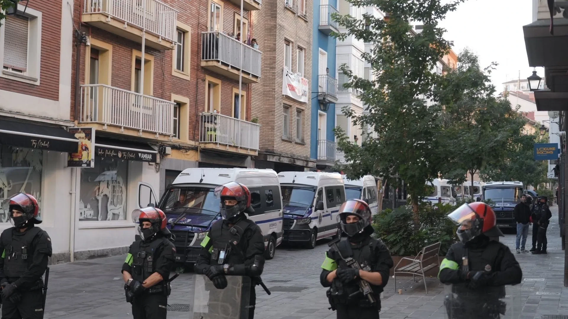 Concluye el desahucio de una familia con hijos de 8 y 10 años en Vitoria, Álava, con su desalojo sin violencia