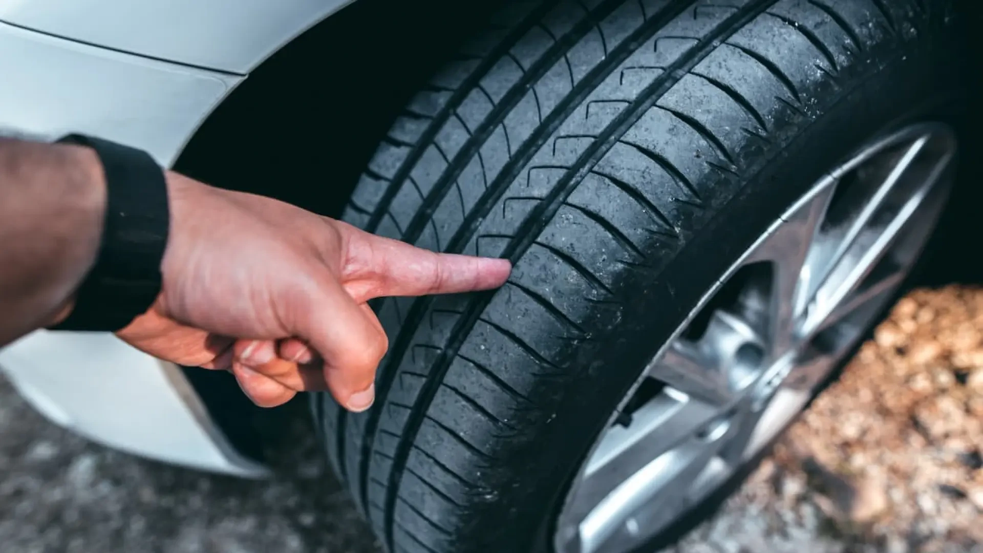 Cambio de neumáticos del coche: cuándo hacerlo de dos en dos y cuándo los cuatro a la vez