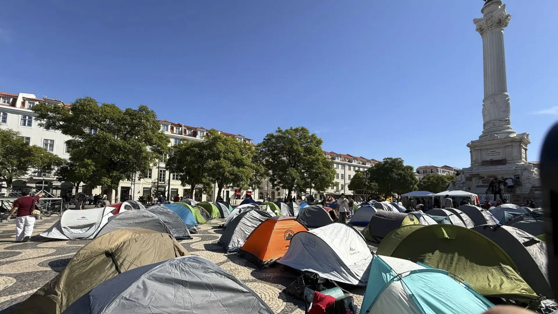 La Policía portuguesa desaloja las acampadas de la vivienda en Lisboa y Oporto y detiene a 55 personas