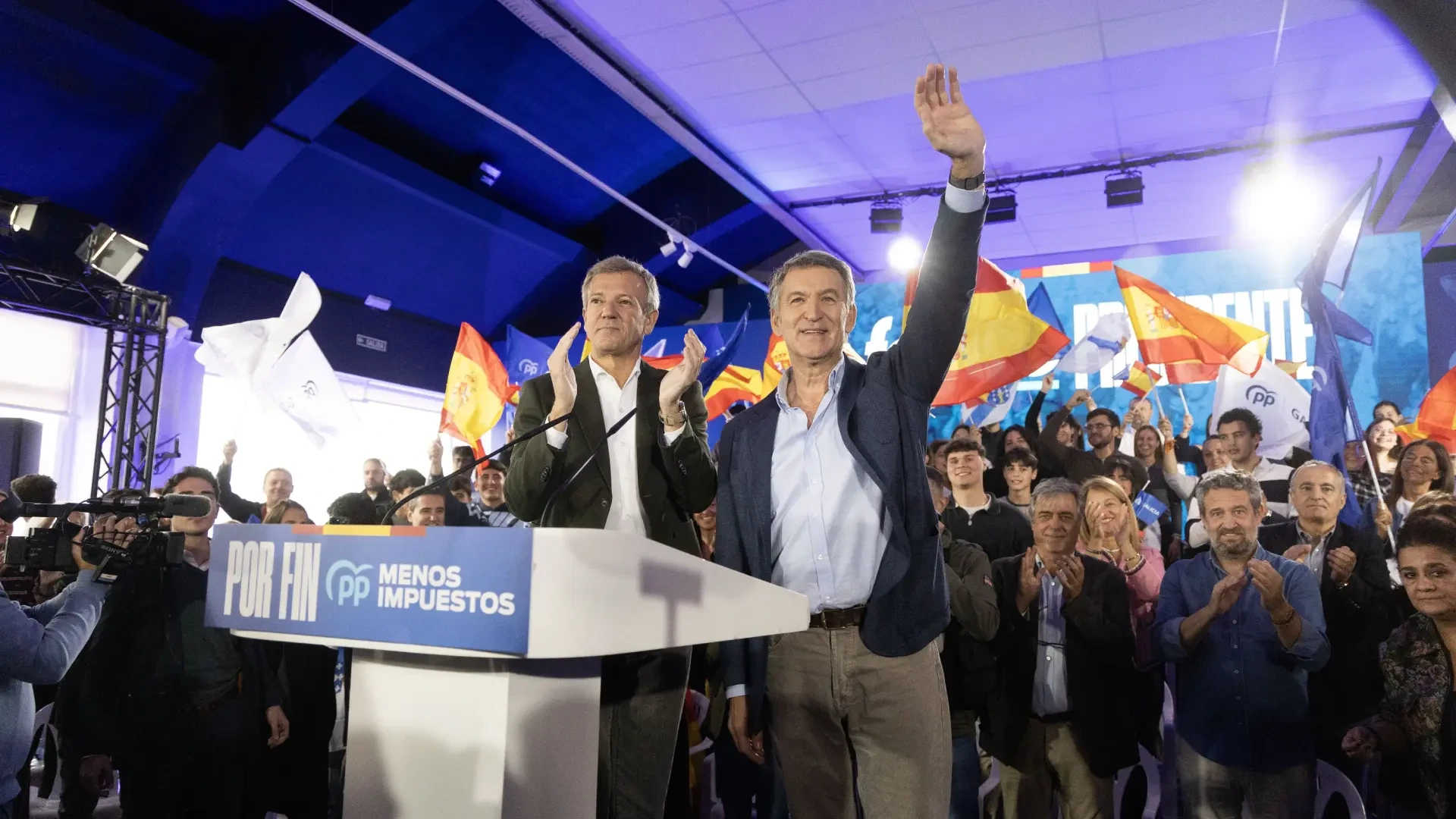 Feijóo promete una rebaja fiscal a jóvenes y autónomos y critica a quien "agita la calle": "¿Queremos lo de Francia?"