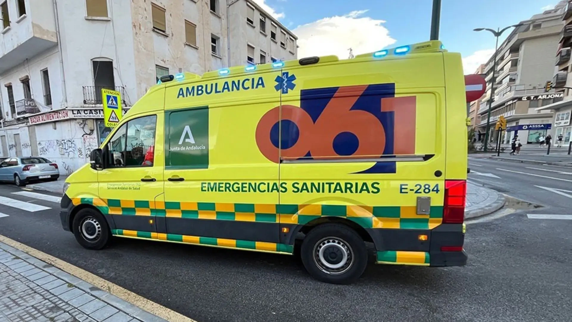 Muere un trabajador tras caer desde seis metros mientras revisaba el tejado en una nave en Lucena