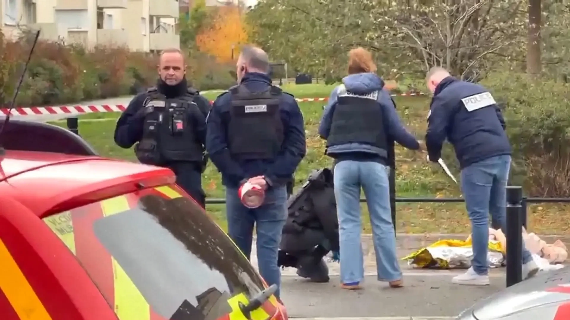 Un hombre mata a una persona y hiere al menos a otras cuatro en una serie de tiroteos cerca de París