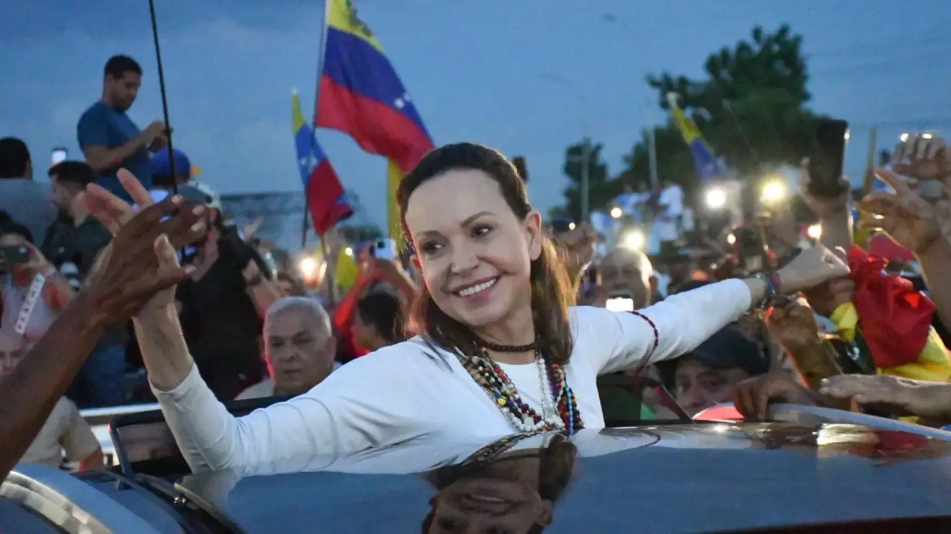 Machado, recibida en Venezuela entre gritos de "libertad" y reclamos de elecciones