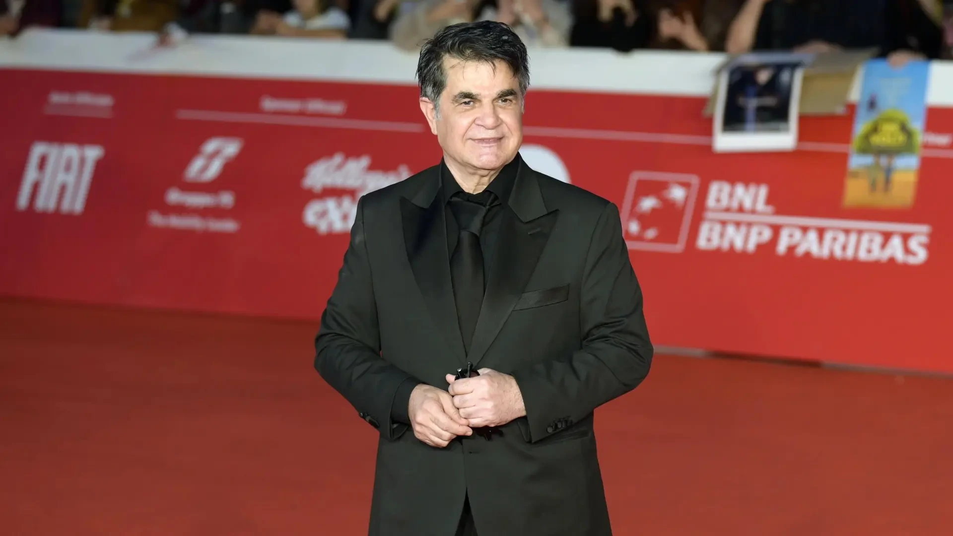 Condenan a cinco años de prisión al cineasta iraní Jafar Panahi por rebeldía y confiscan todos sus bienes