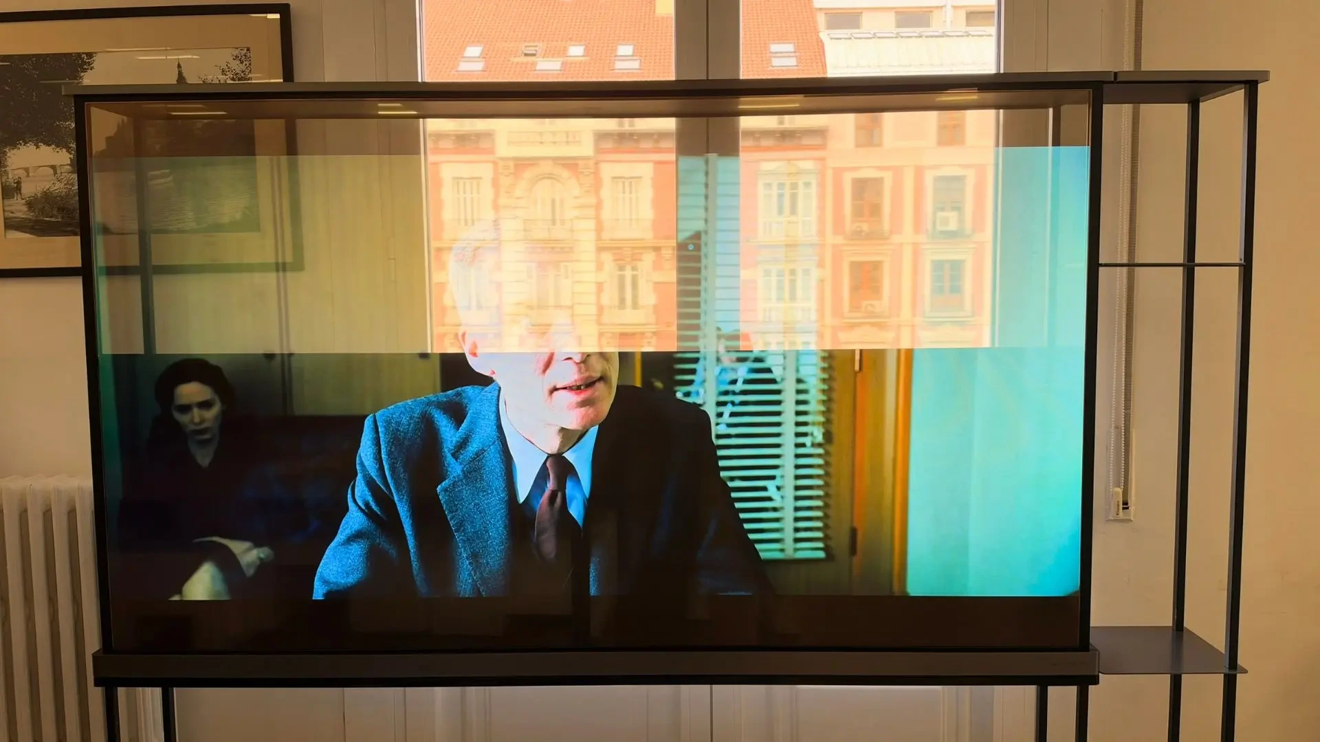Cuando la tecnología va por delante de nuestras necesidades: ¿para qué queremos un televisor transparente?