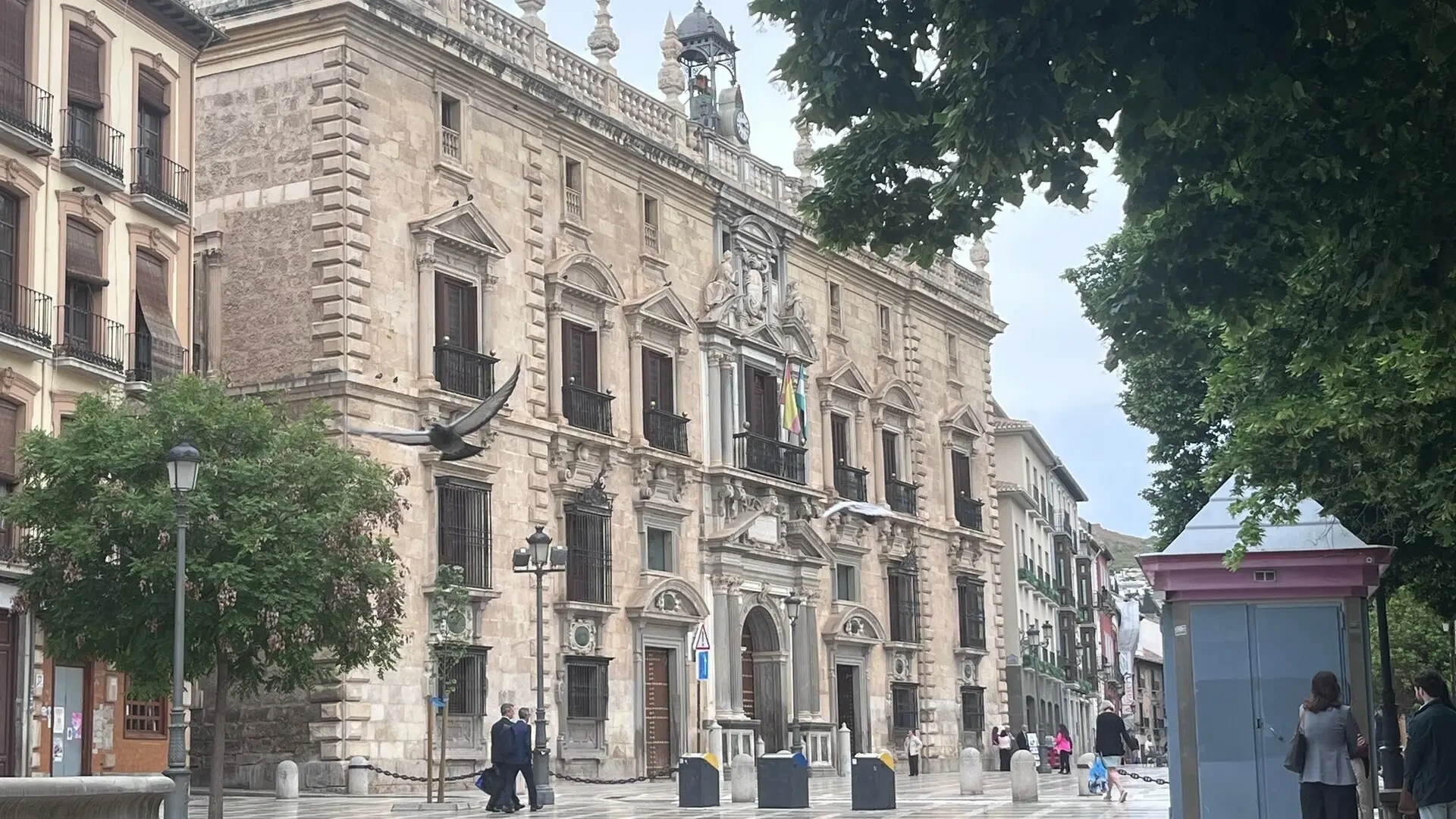 Condenado a ocho años de prisión por violar a una menor a la que obligó a subir a su coche en Granada