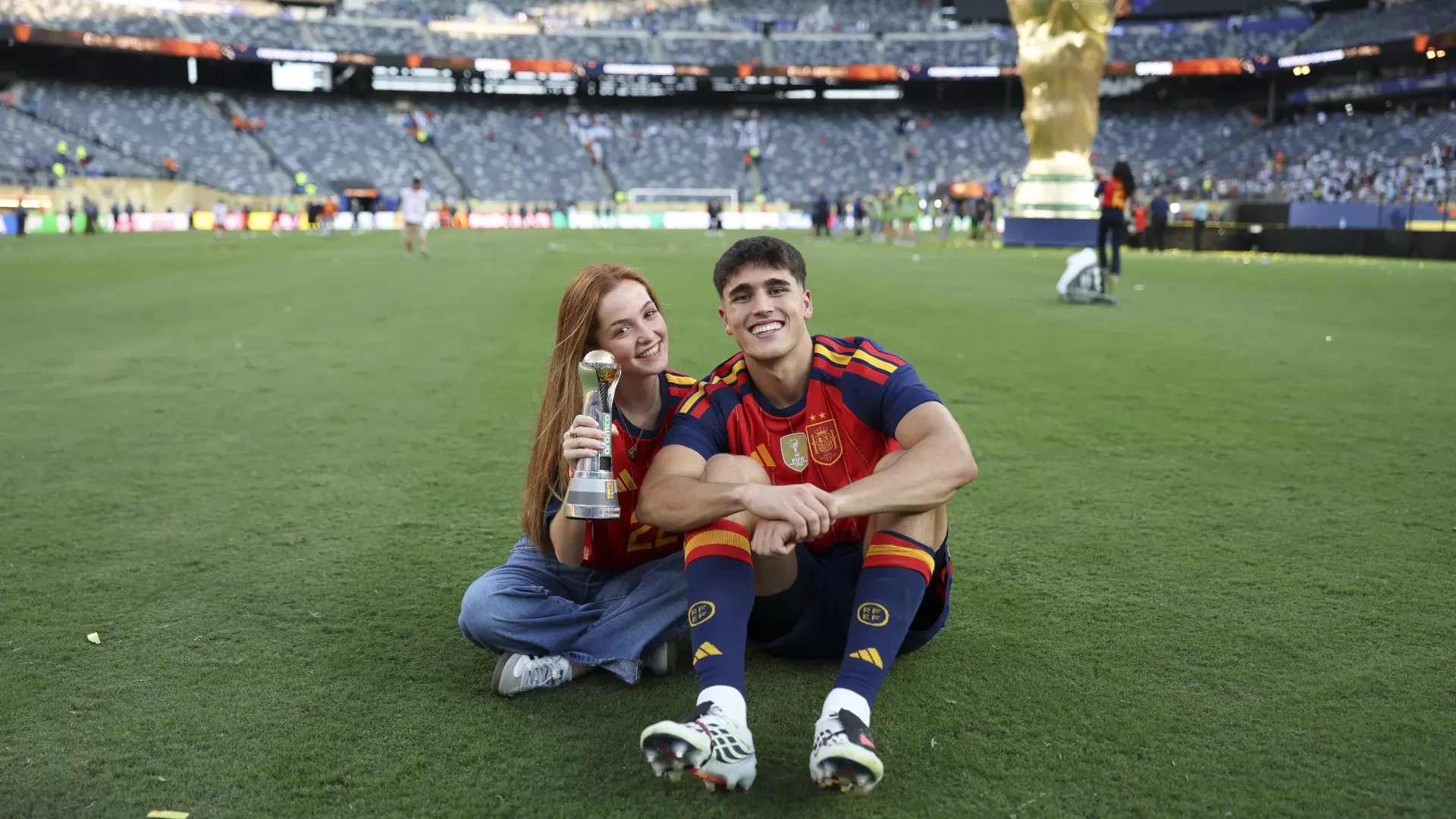 Pau Cubarsí y Martina Riera rompen, "de manera amistosa", tras año y medio de relación