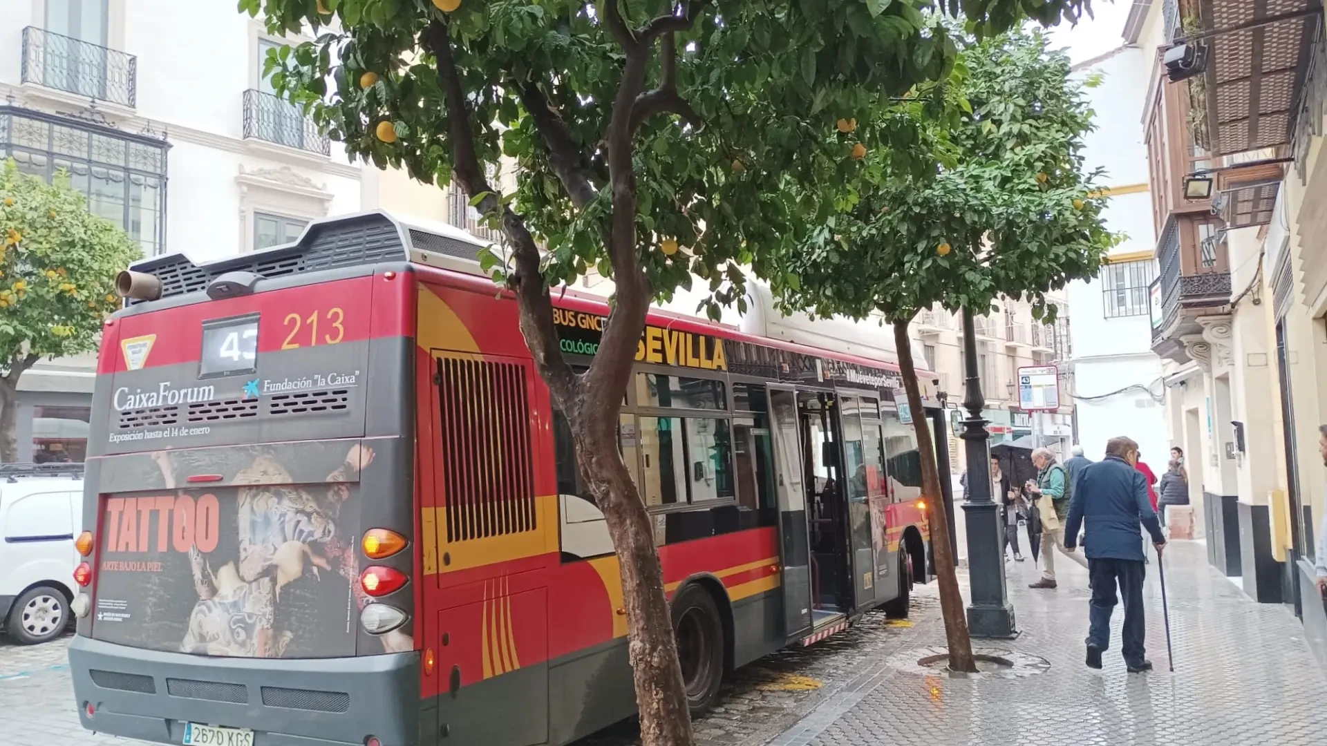 Sevilla | Tussam modifica algunas paradas de 11 líneas por obras en la zona Sur, Triana y la Macarena
