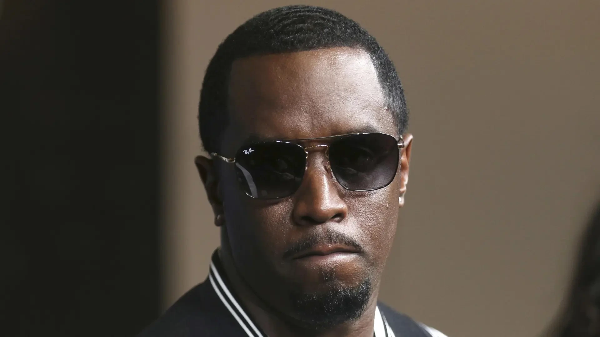 Trasladan de prisión a Puff Diddy tras una pelea y su vida de lujos: alcohol, fotos íntimas y presos haciéndole "masajes de estilo chino"