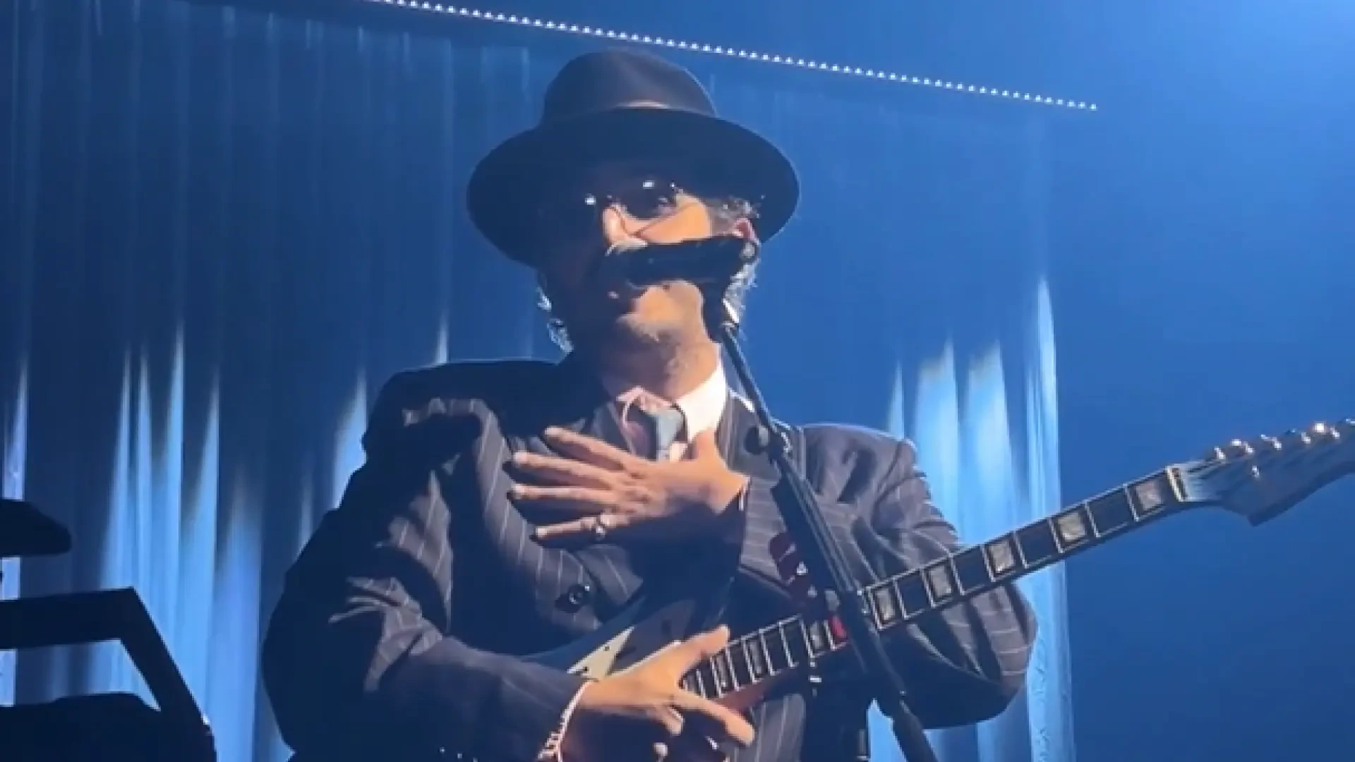 Morat se solidariza con las víctimas del accidente ferroviario en su concierto de Madrid: "El dolor se siente muy de cerca"