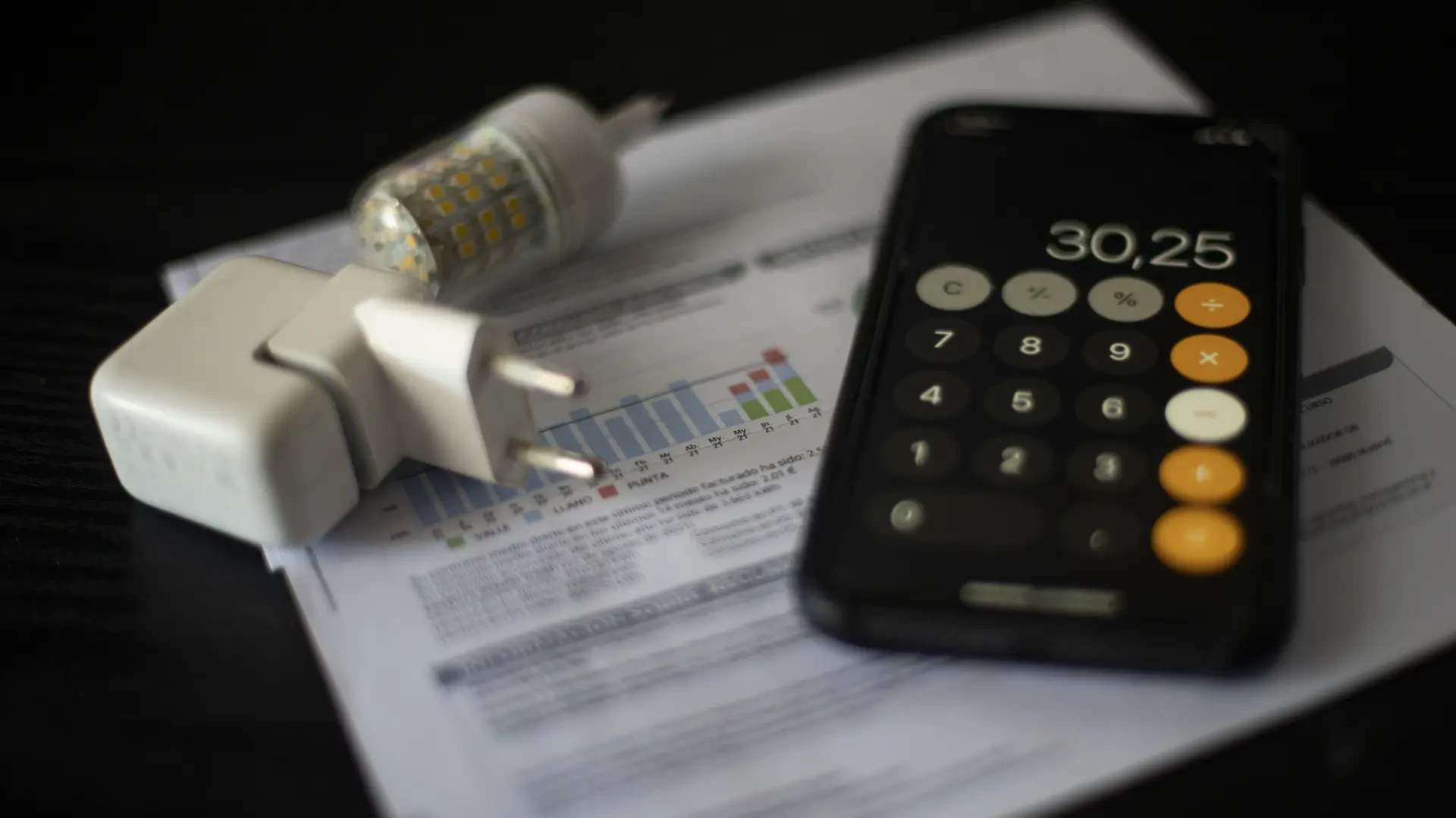 Qué significa que la electricidad salga con precio negativo en las apps de ahorro: no todos los consumidores se benefician