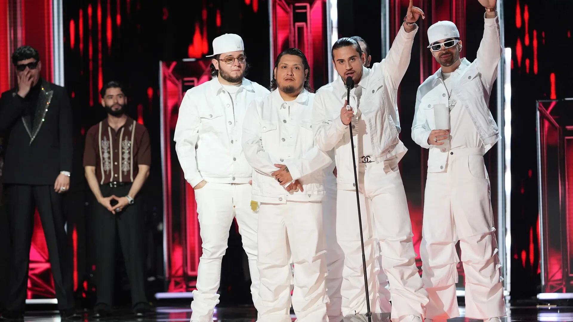 Fuerza Regida, Bad Bunny, Peso Pluma y Karol G triunfan en los Billboard Latinos 2026 en una gala con homenaje a Juan Gabriel