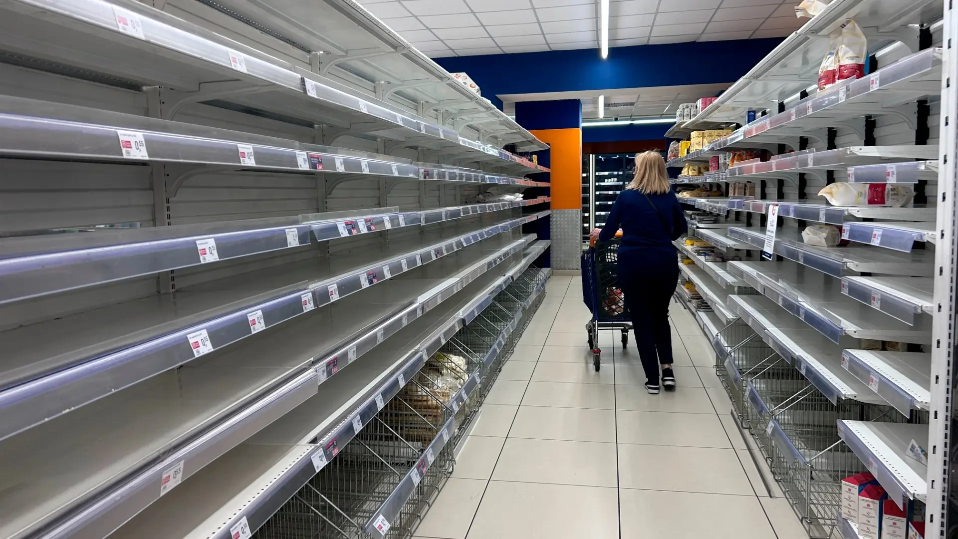 La huelga de transportistas vacía las estanterías de los supermercados de Italia