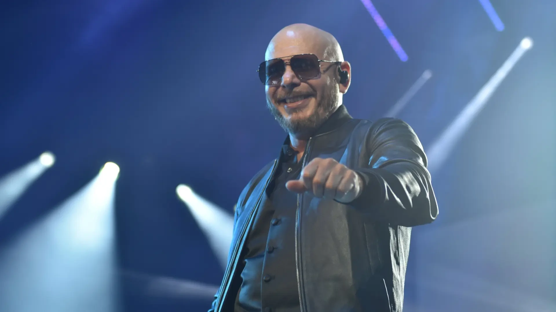 Pitbull lanza álbum con duetos con Enrique Iglesias, Kiss, Bon Jovi y Gente de Zona