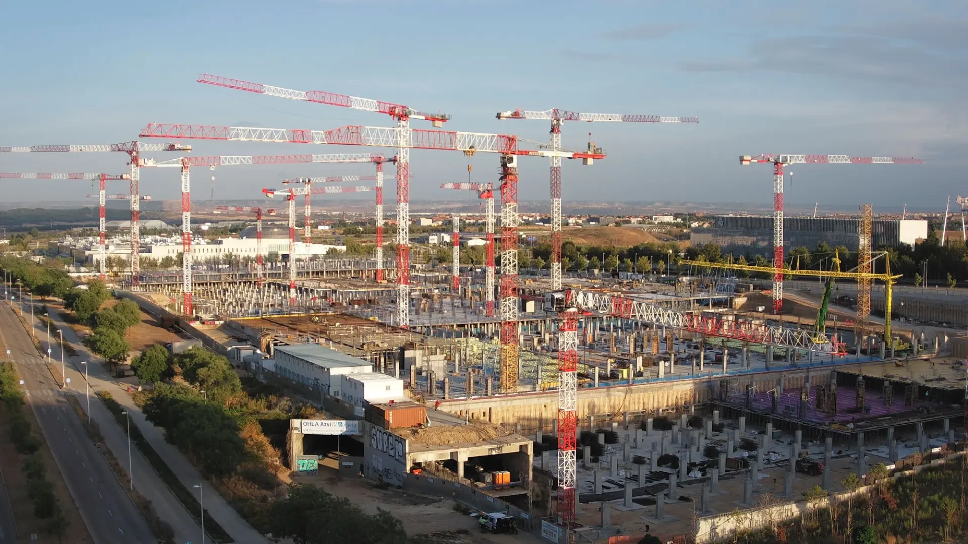 Un 'enjambre' de grúas levanta los primeros edificios de la Ciudad de la Justicia de Madrid
