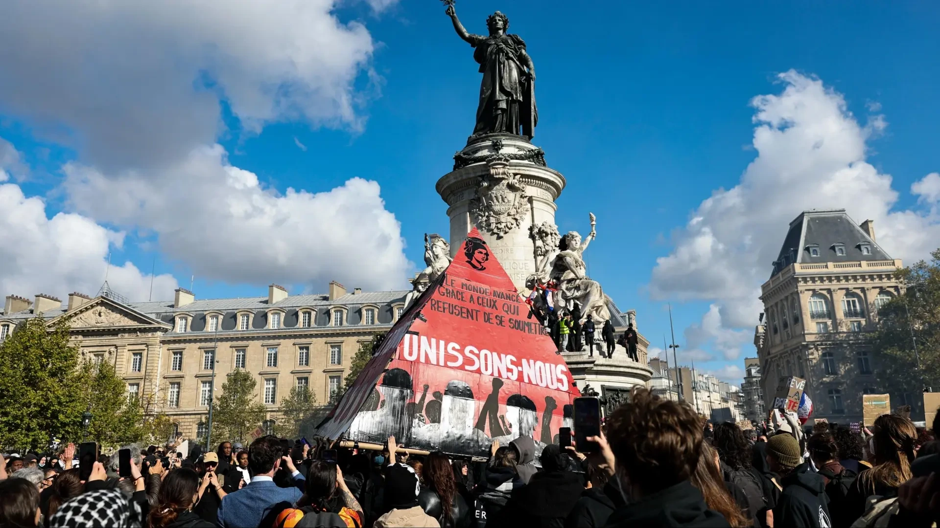 Los inversores en corto se ceban con Francia ante la ola de protestas y el riesgo político