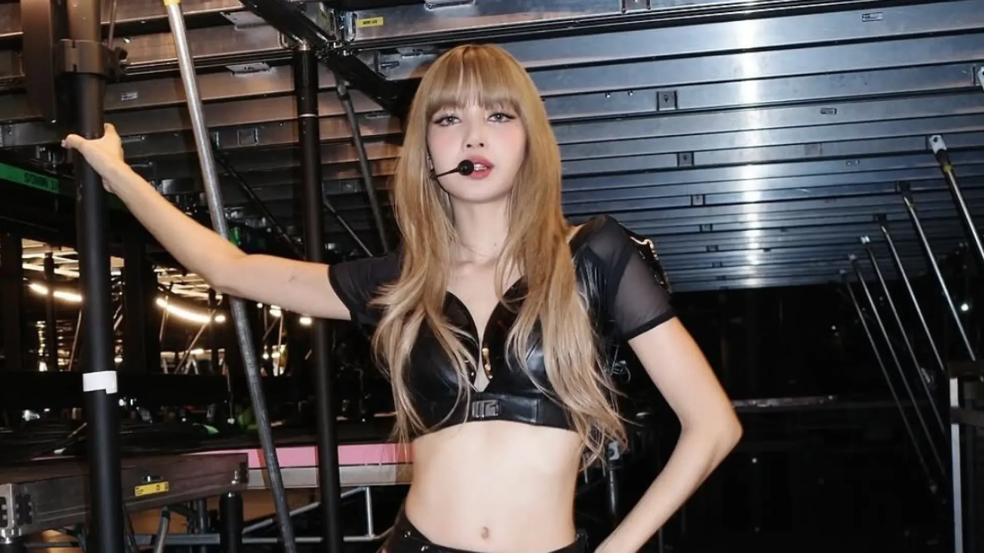 Lisa de BLACKPINK lanza su primer EP en solitario, 'Press Play', junto a el videoclip del sencillo 'Tarantino'