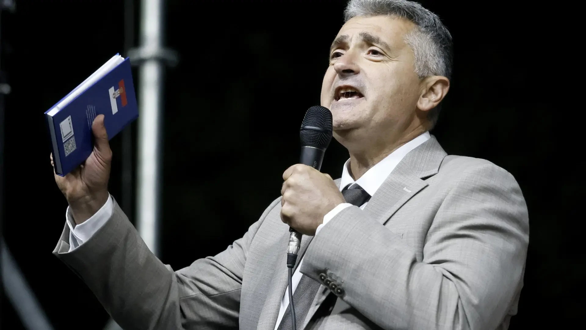 Así es Ilija Srdanovic, el médico cardiólogo que lidera la victoria estudiantil en Serbia y se define como "un soldado de la libertad"