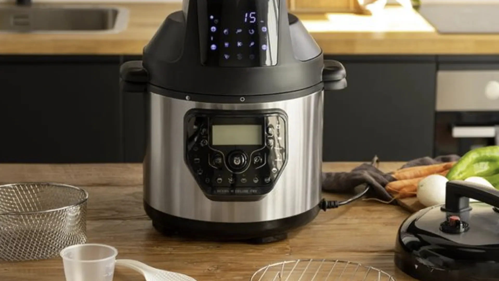 Más útil que una 'air fryer': esta olla fríe sin aire, pero también puede hacer de olla exprés